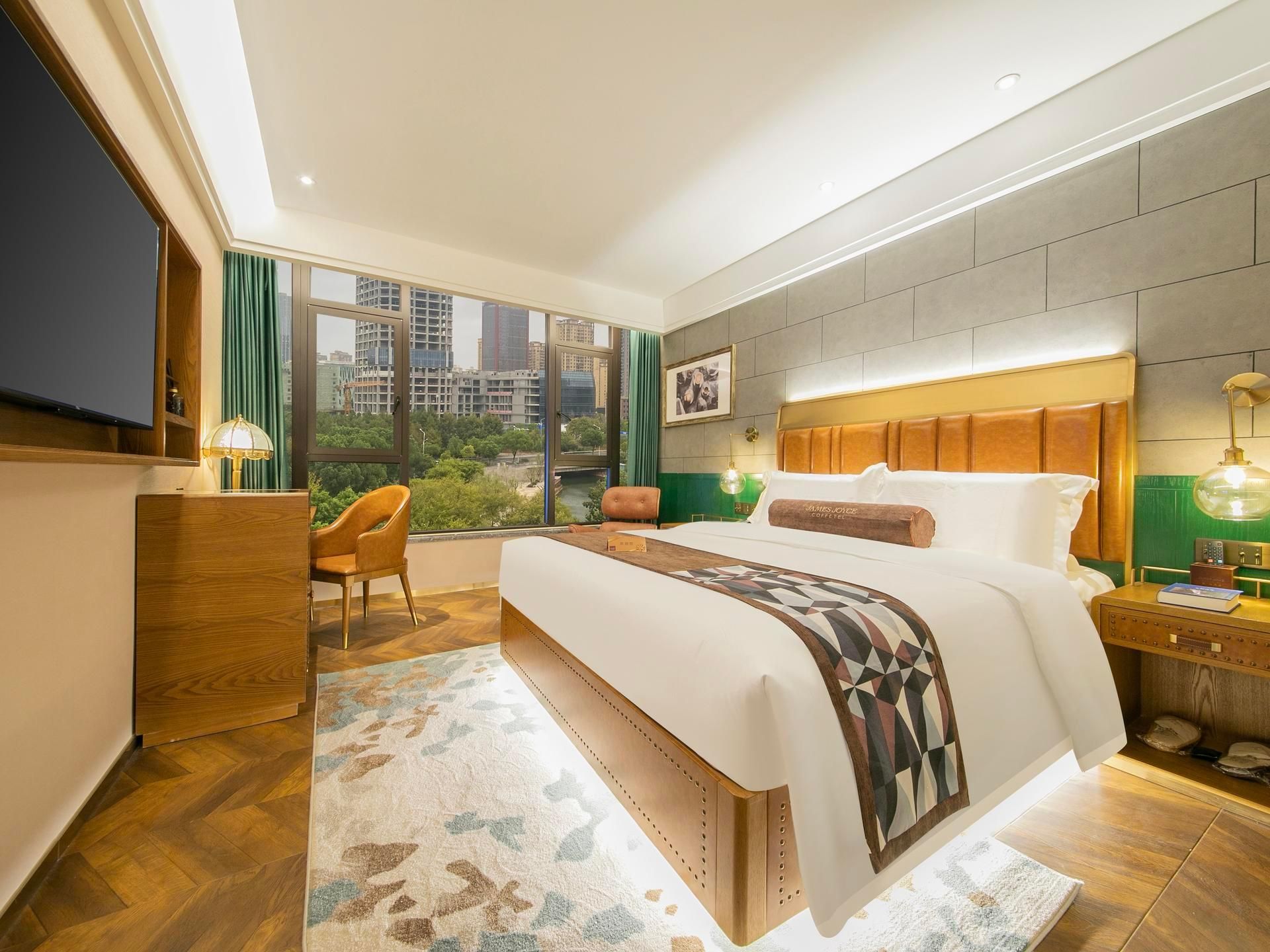 James Joyce - Feifan Delux Bed Room