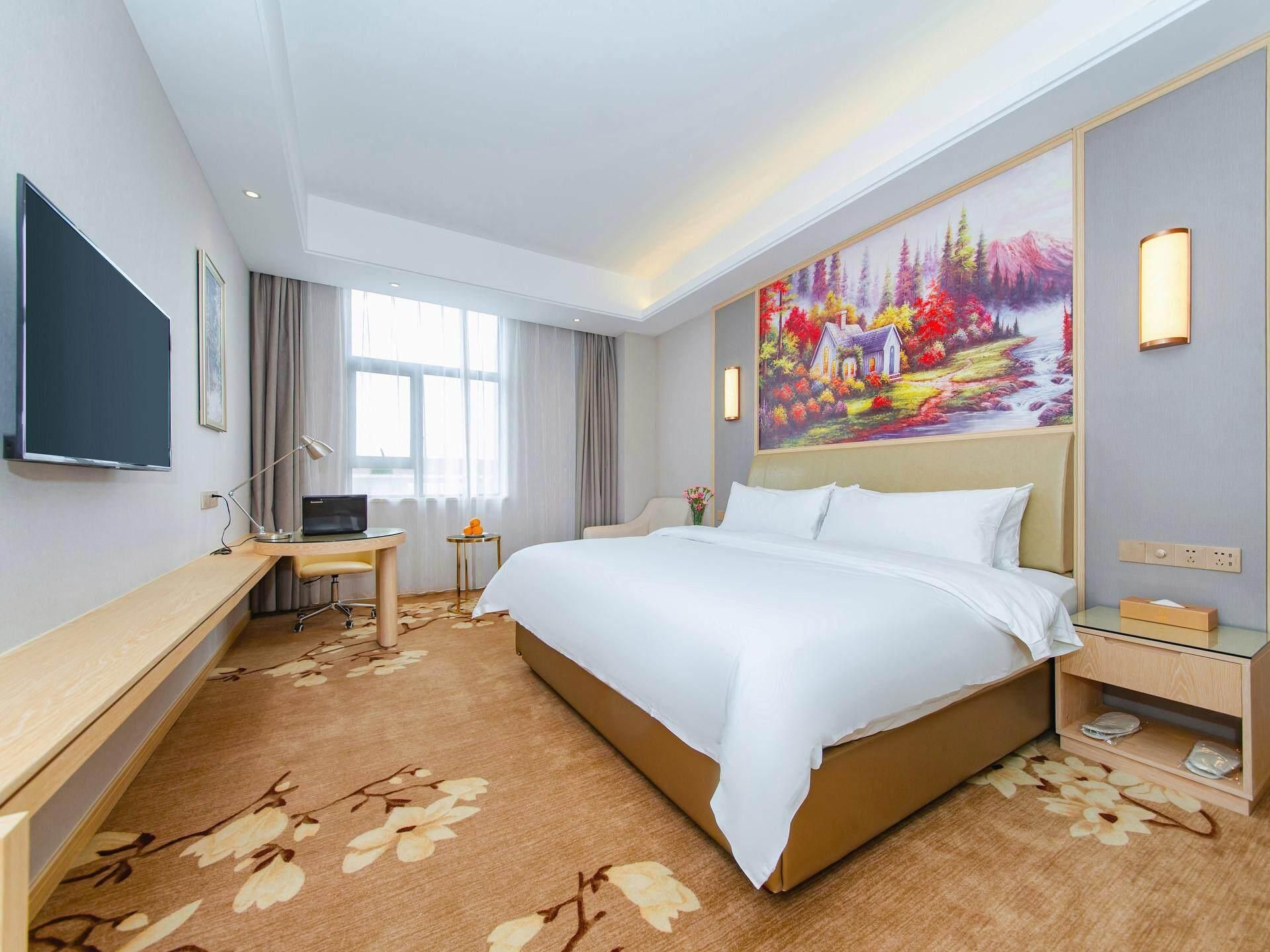 Deluxe Queen Room