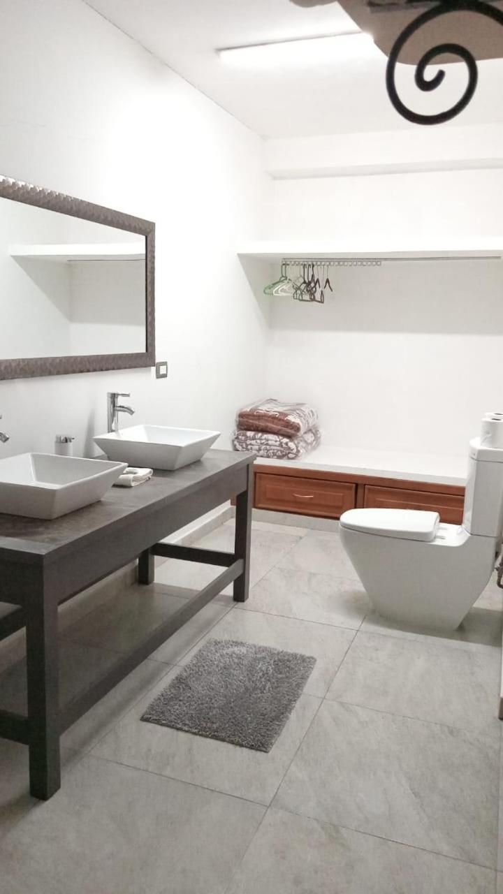 Deluxe Queen Suite