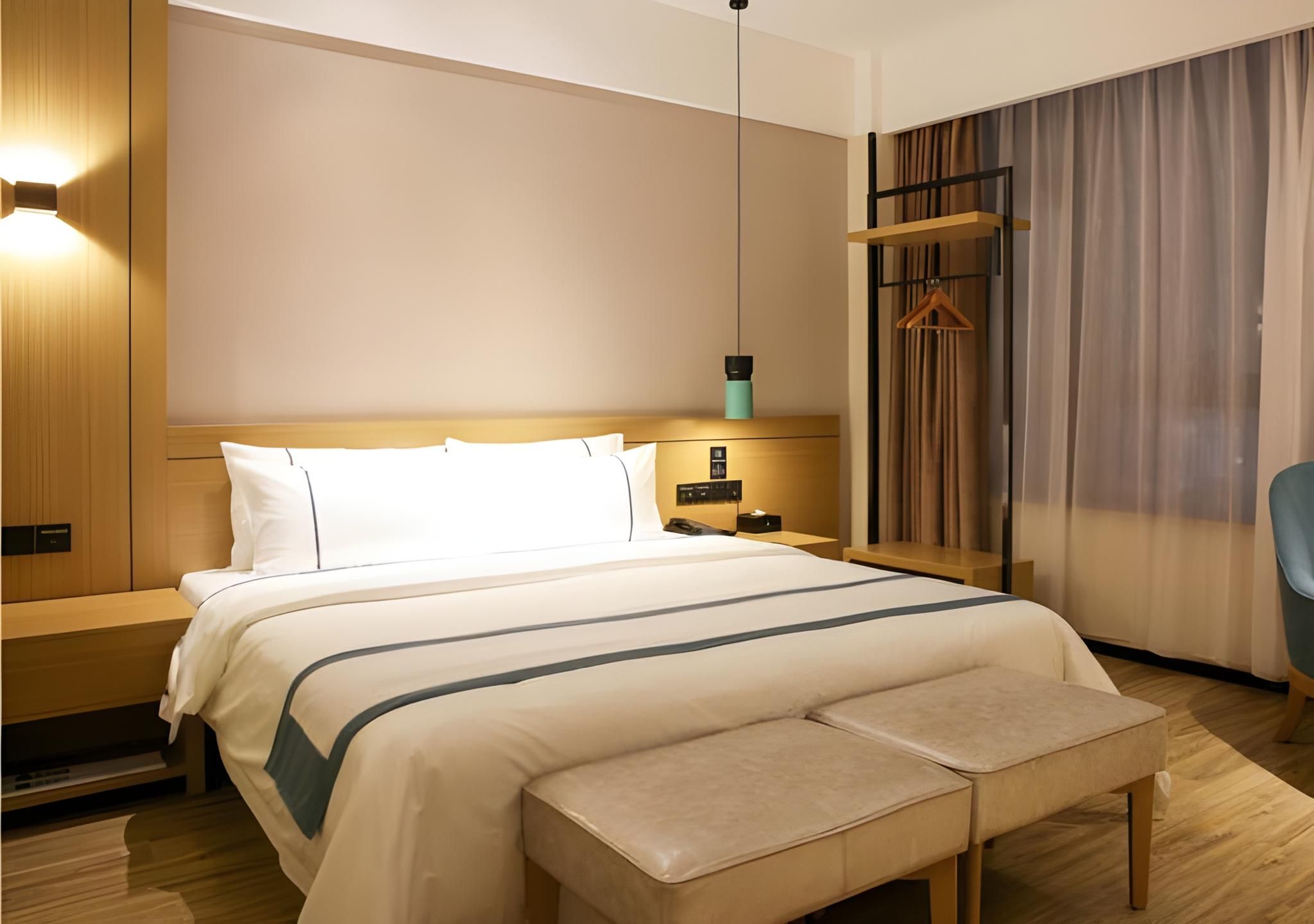 Business Queen Room