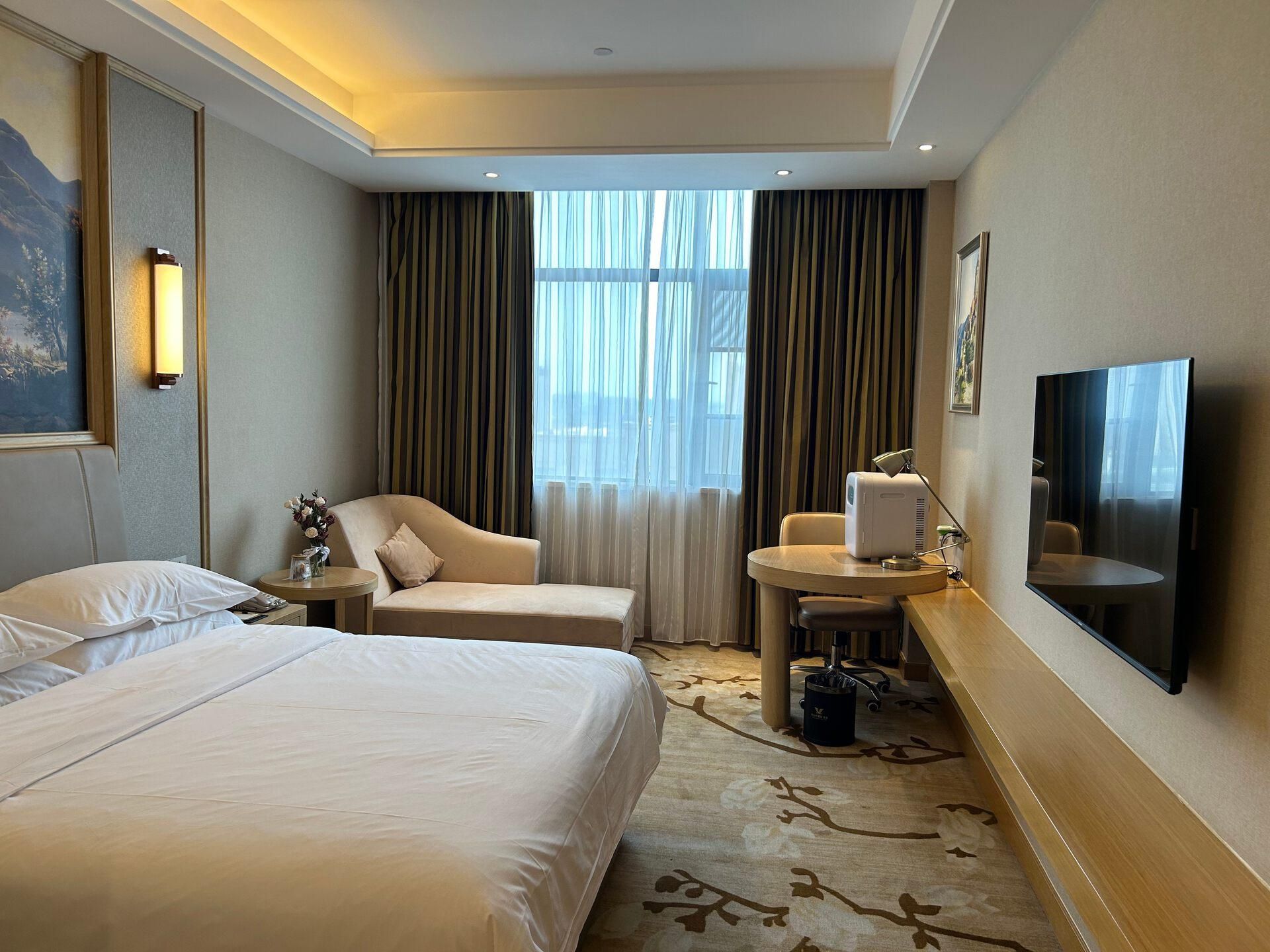 Business King Room