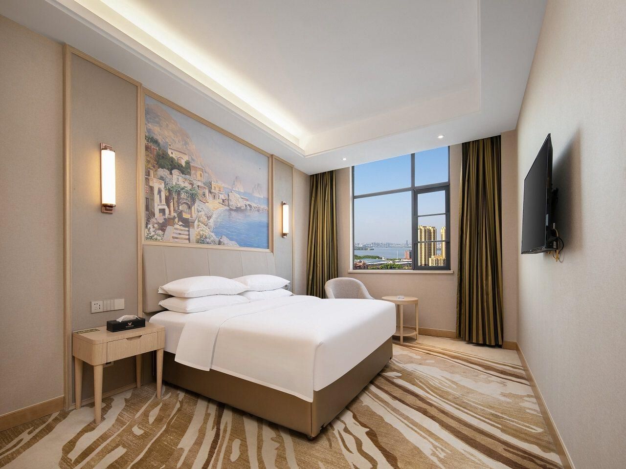 Deluxe Queen Room