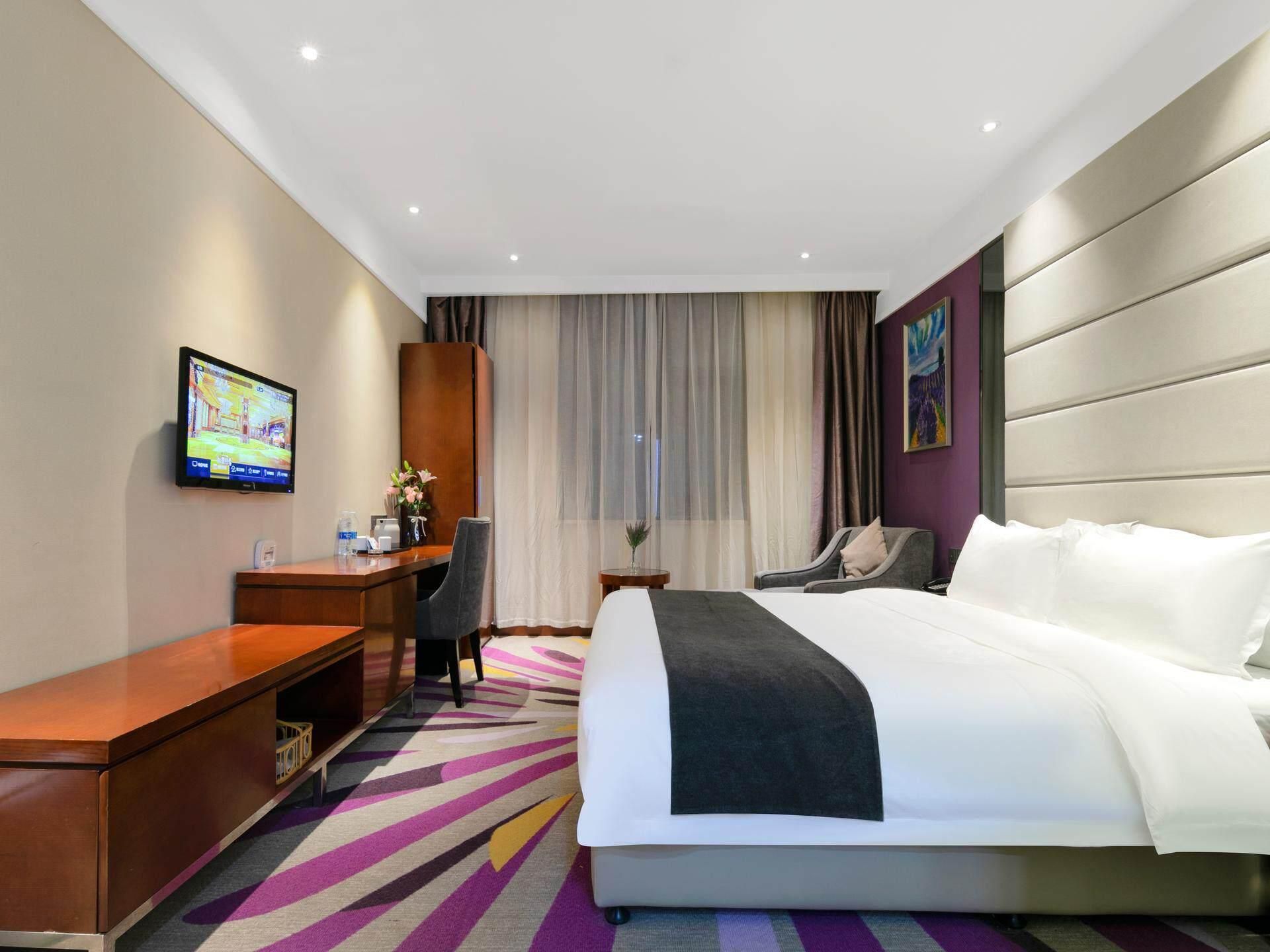 Deluxe Queen Room