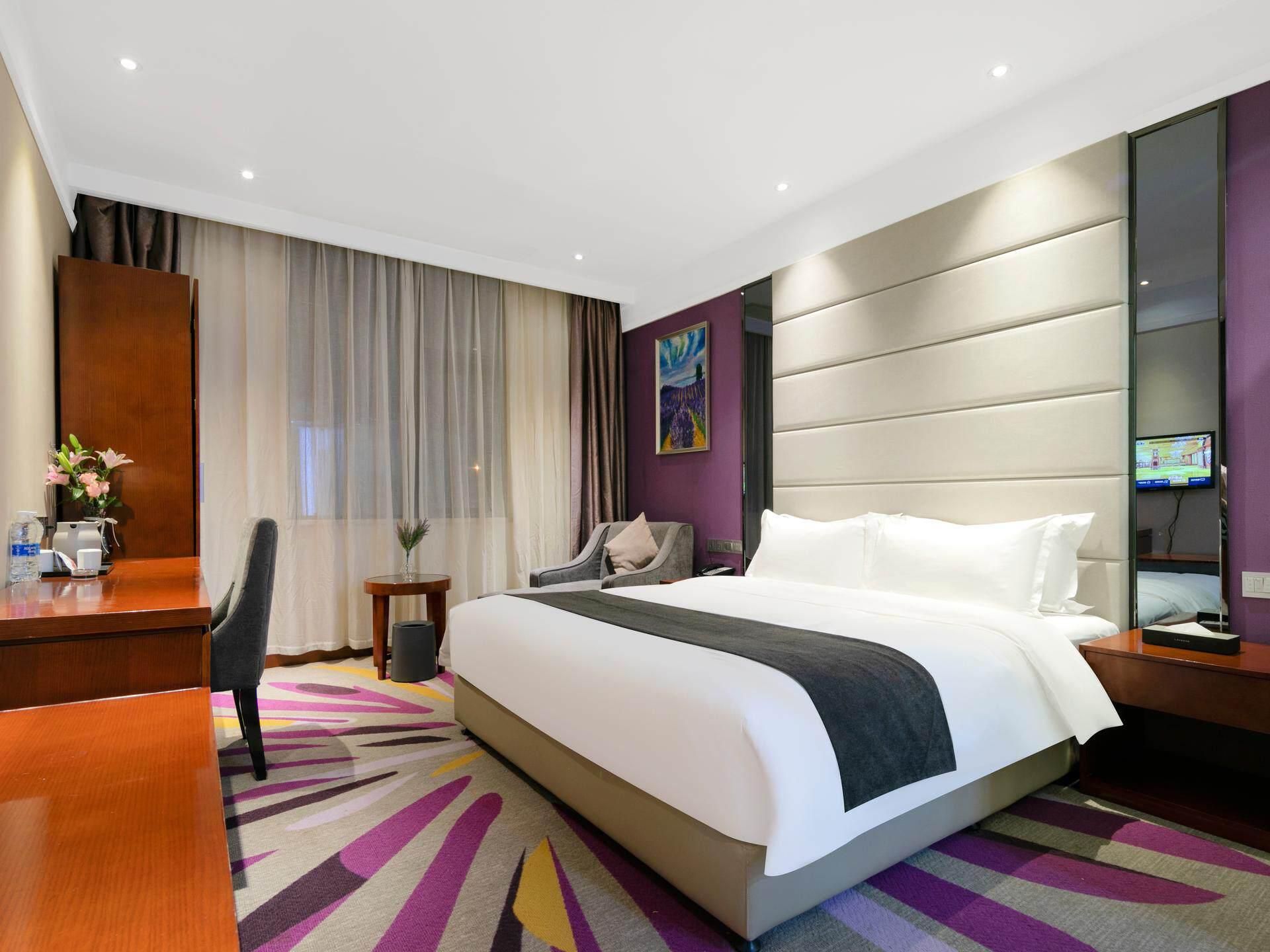 Deluxe Queen Room