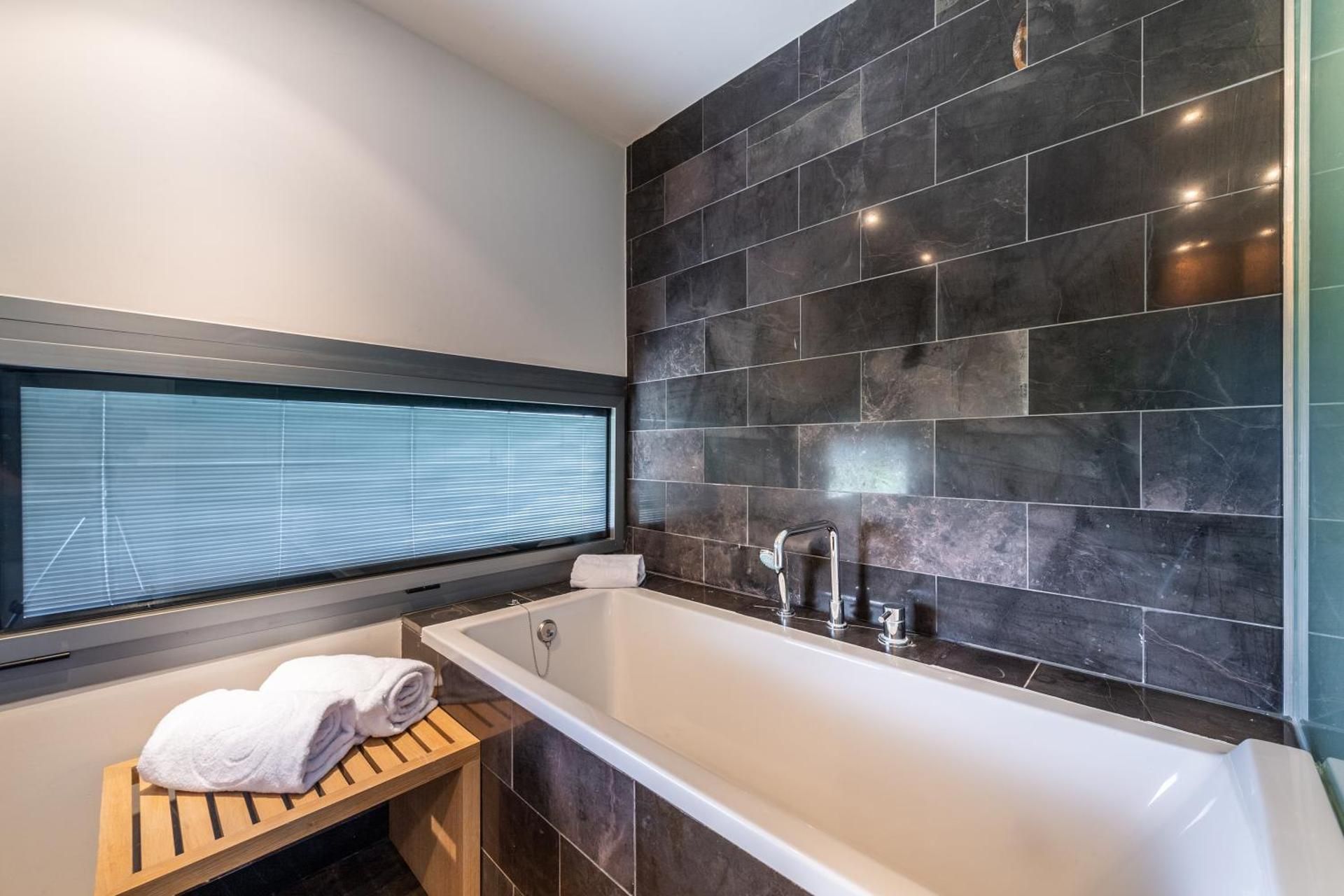 Junior Suite (2 Adults)