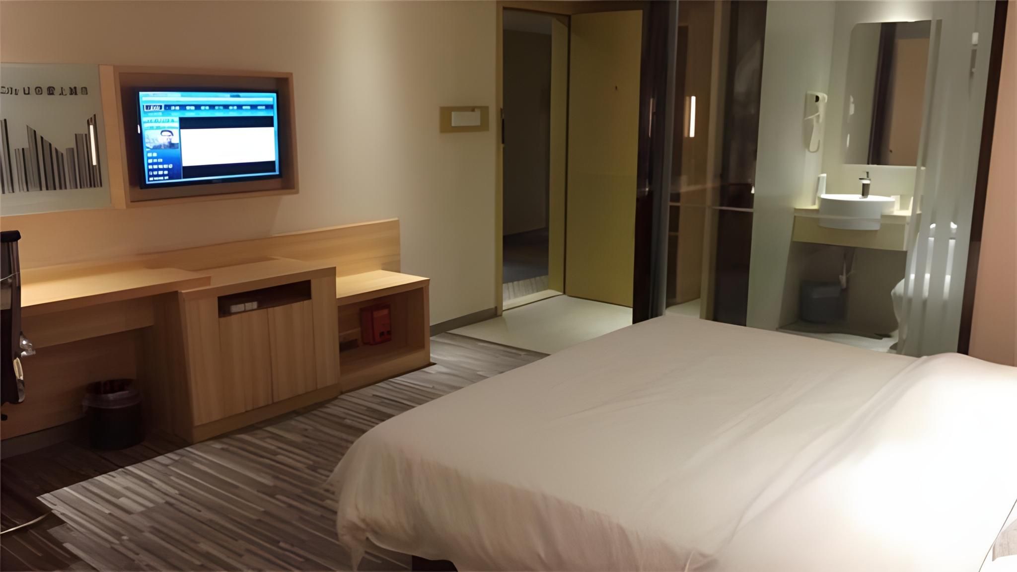 Business Queen Room