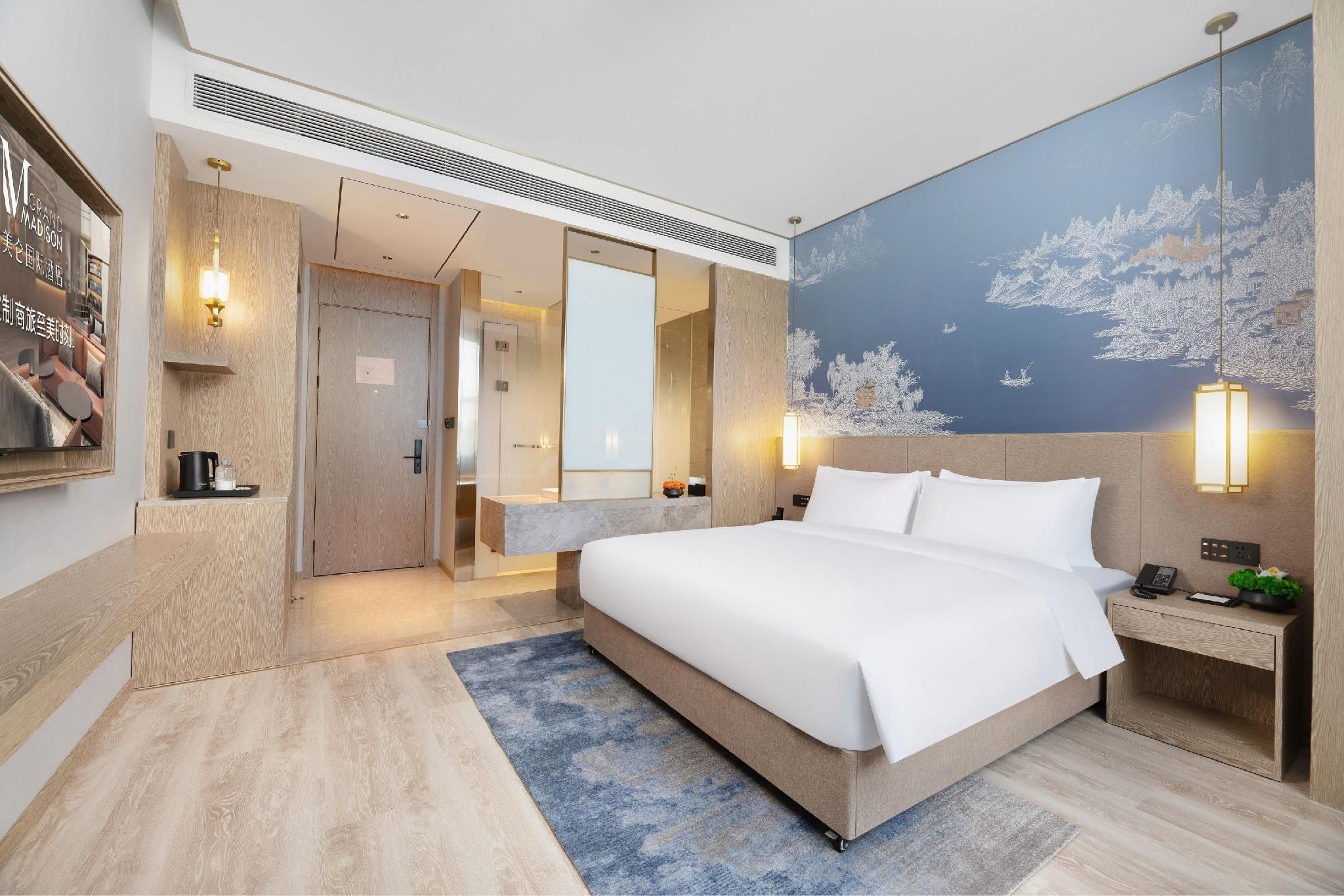 Hotel Queen Room