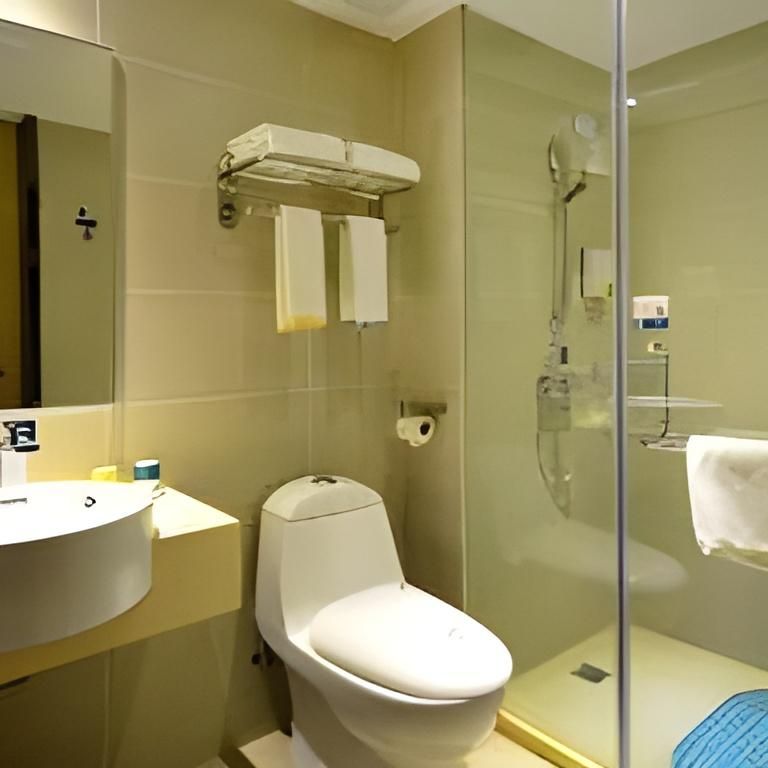 Stand Queen Room