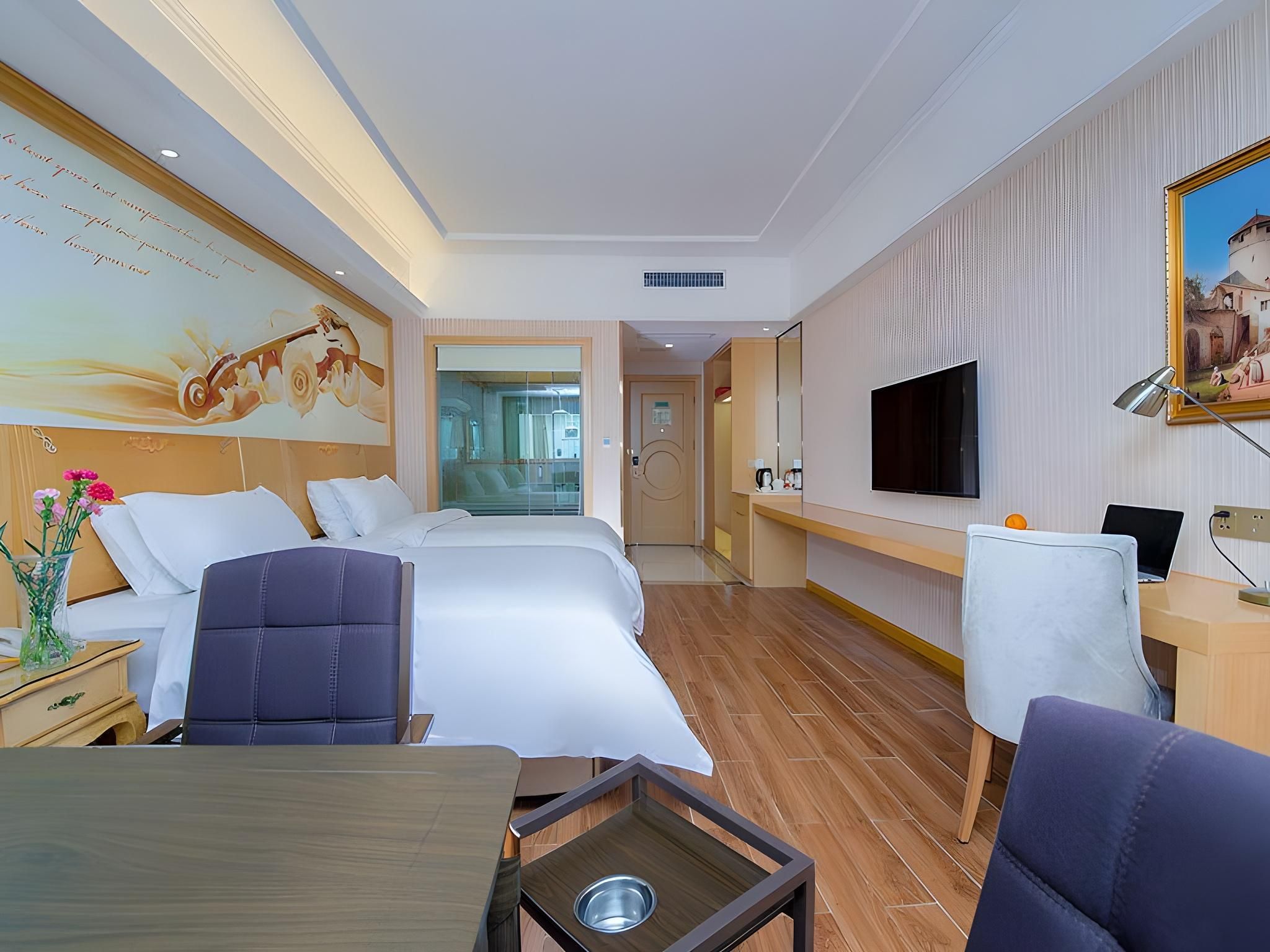 Vienna - Functional Chess Room With Twin Bed