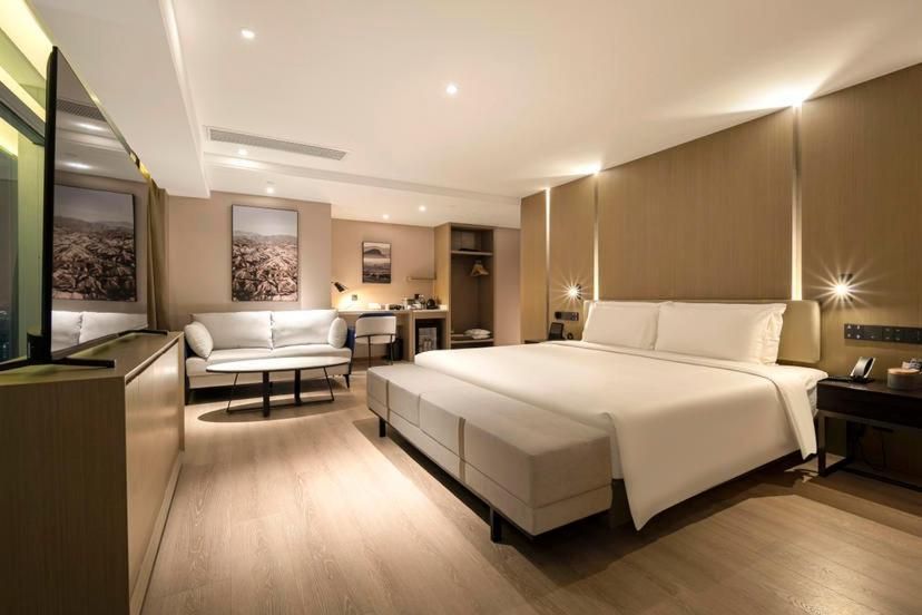 Deluxe King Suite with City View