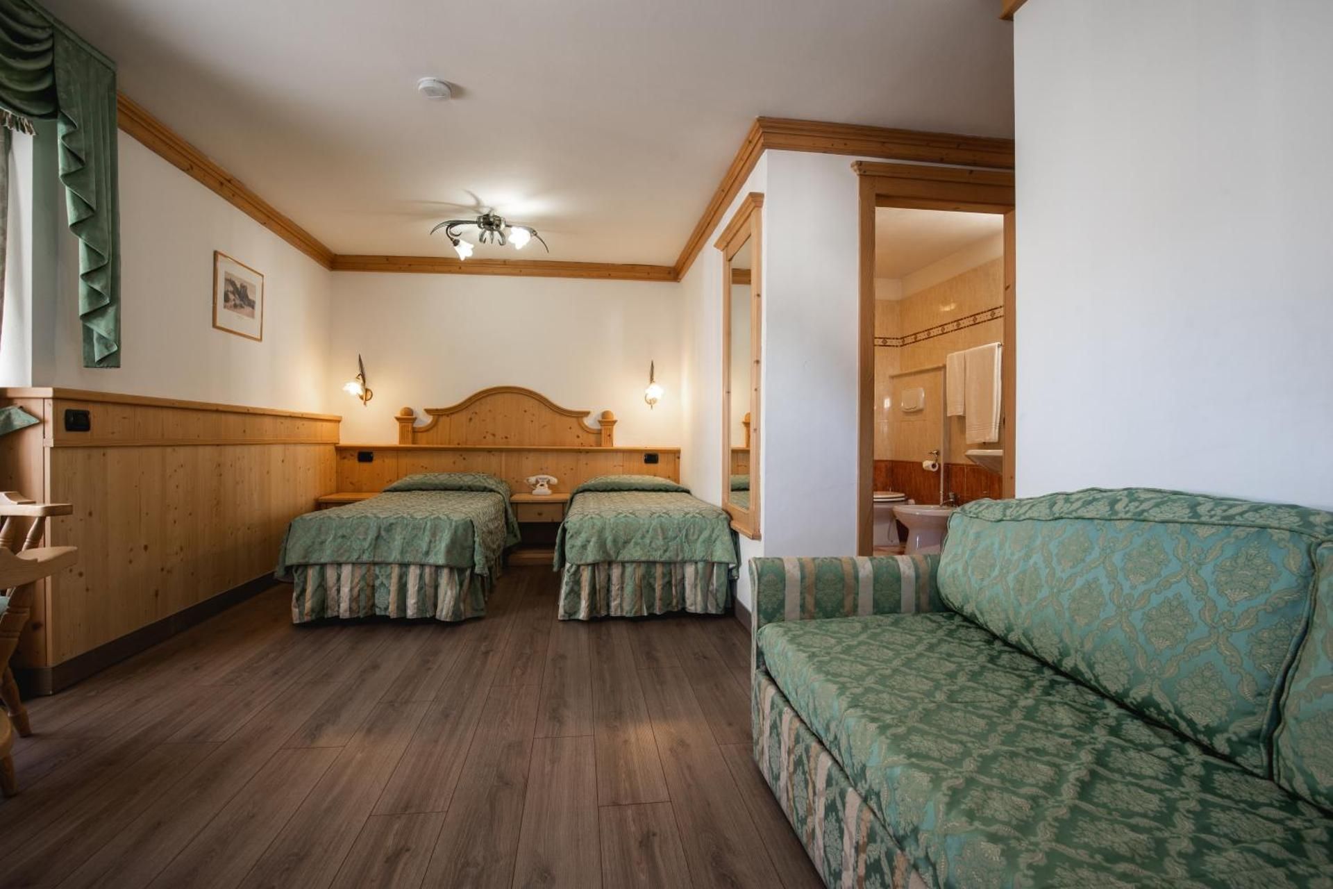 Hotel Touring Triple Room