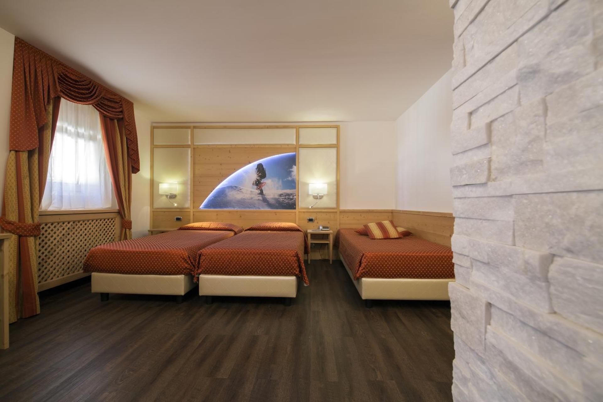 Hotel Touring Quadruple Room