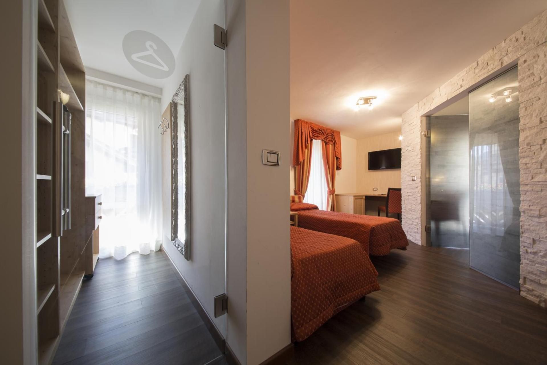 Hotel Touring Quadruple Room 3