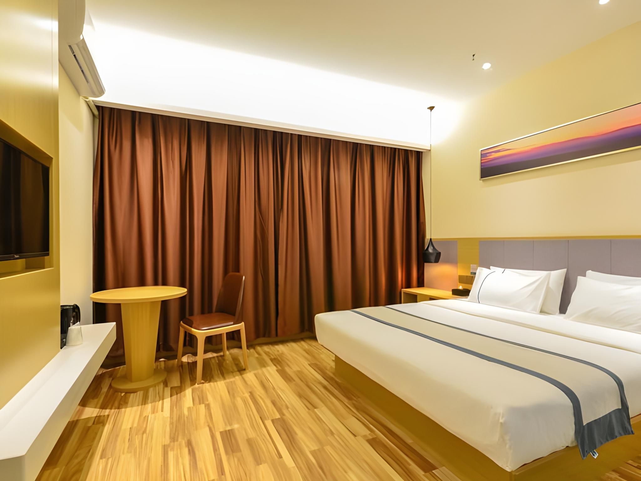 Business Queen Room