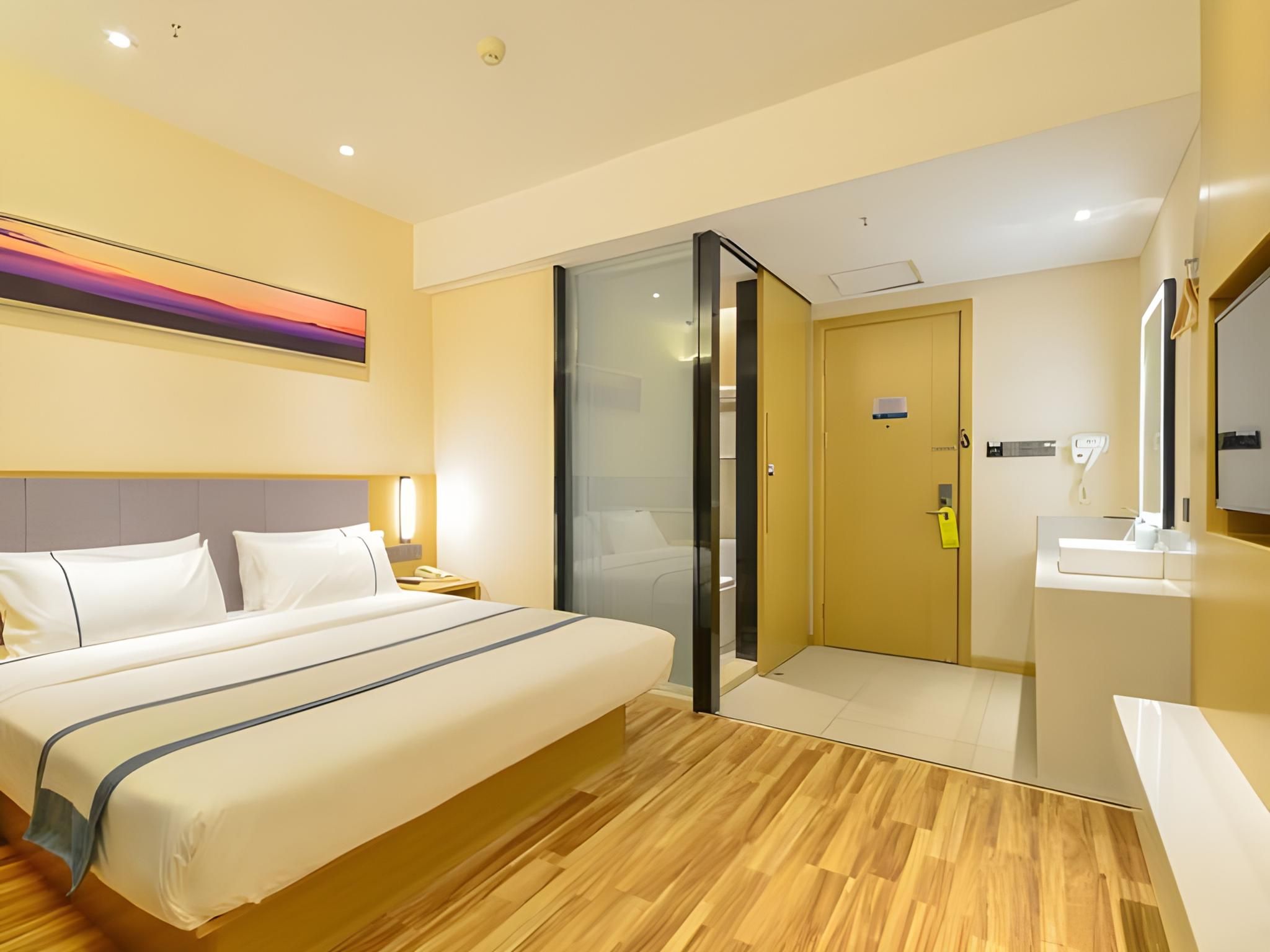 Business Queen Room