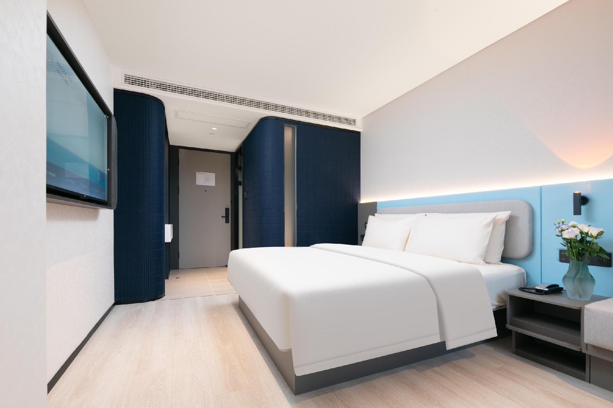 Comfort Queen Room