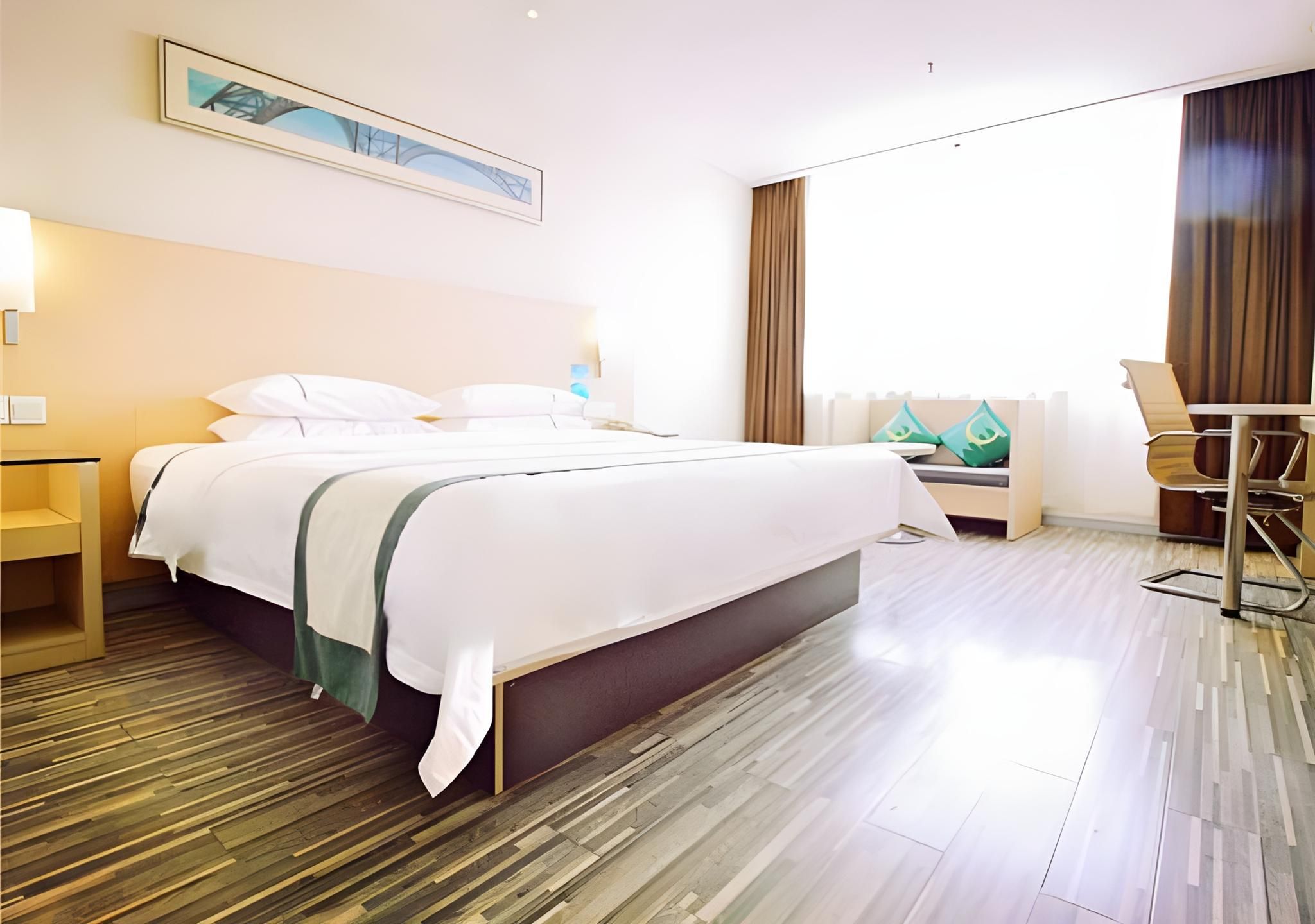Business Queen Room