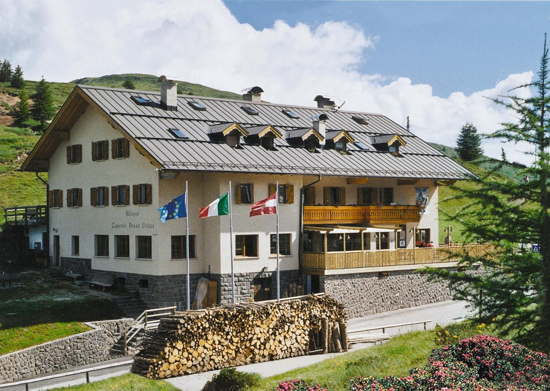 Rifugio Capanna Passo Valles