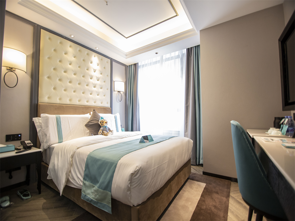 Xana - Elegant Room