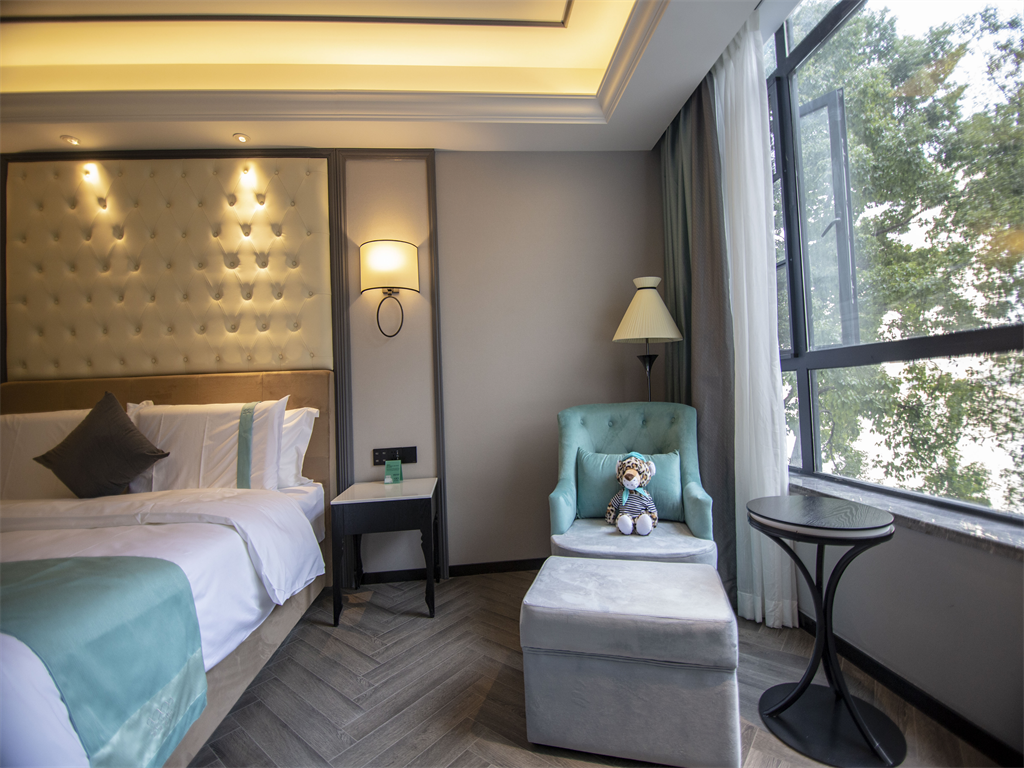 Xana - Bed Room With View