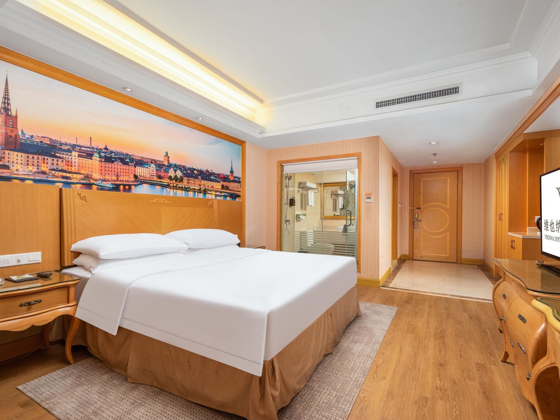 Deluxe Queen Room