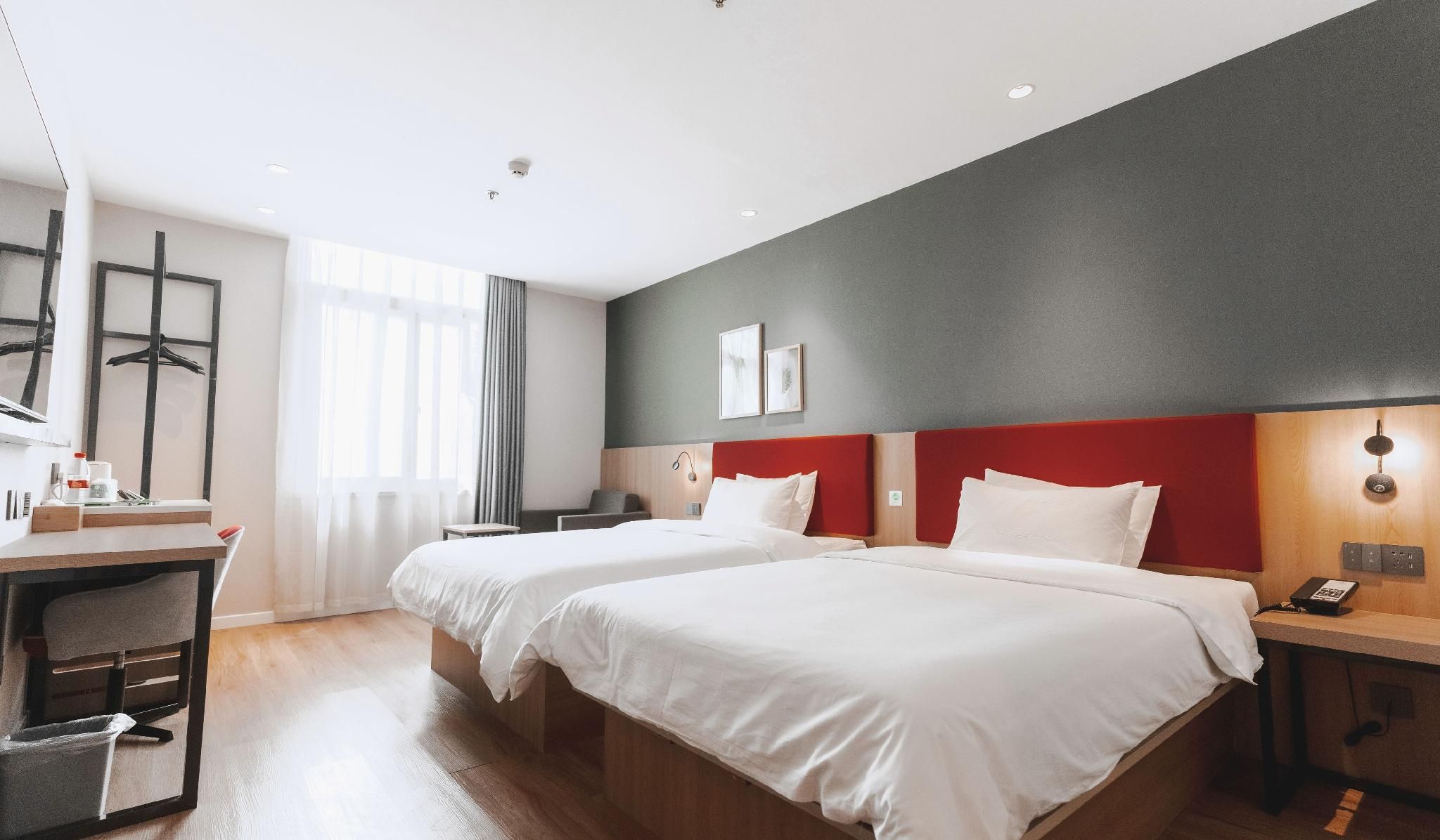 WH - Deluxe Bed Room