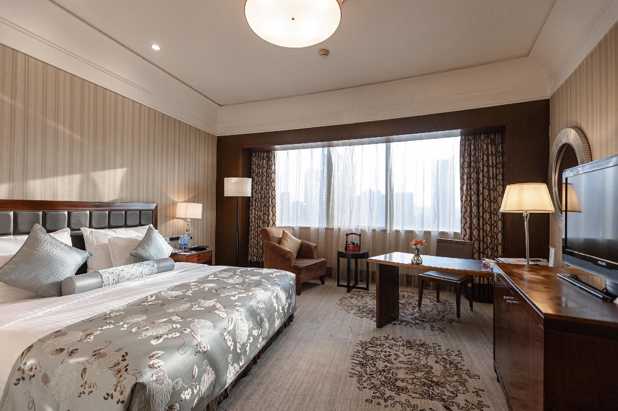 Deluxe One Bed With View