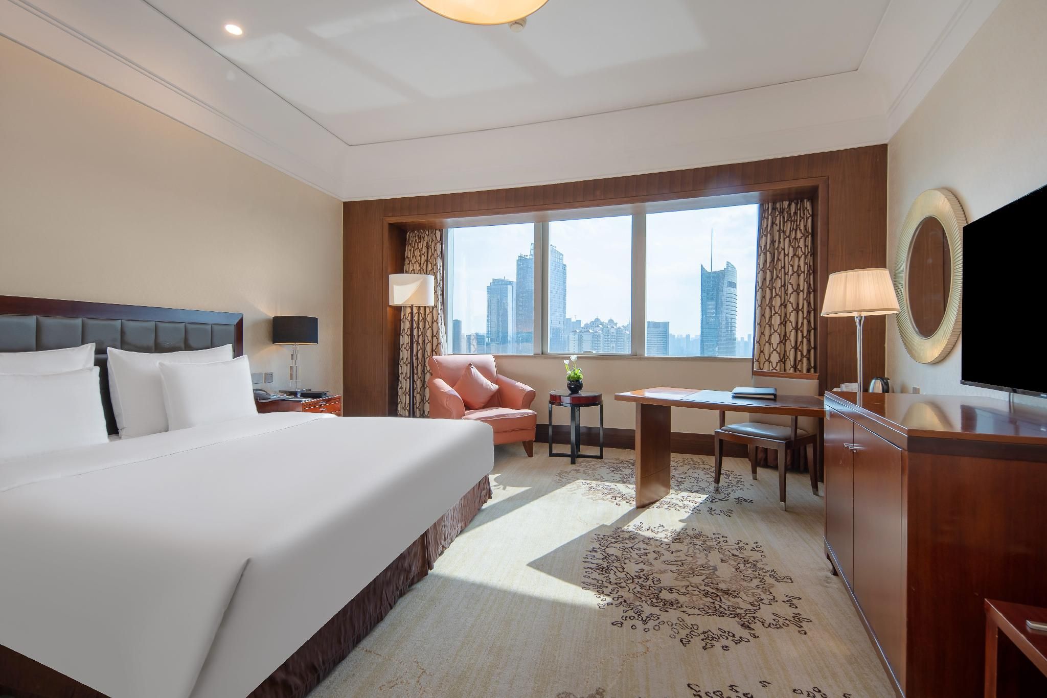 Deluxe One Bed With View