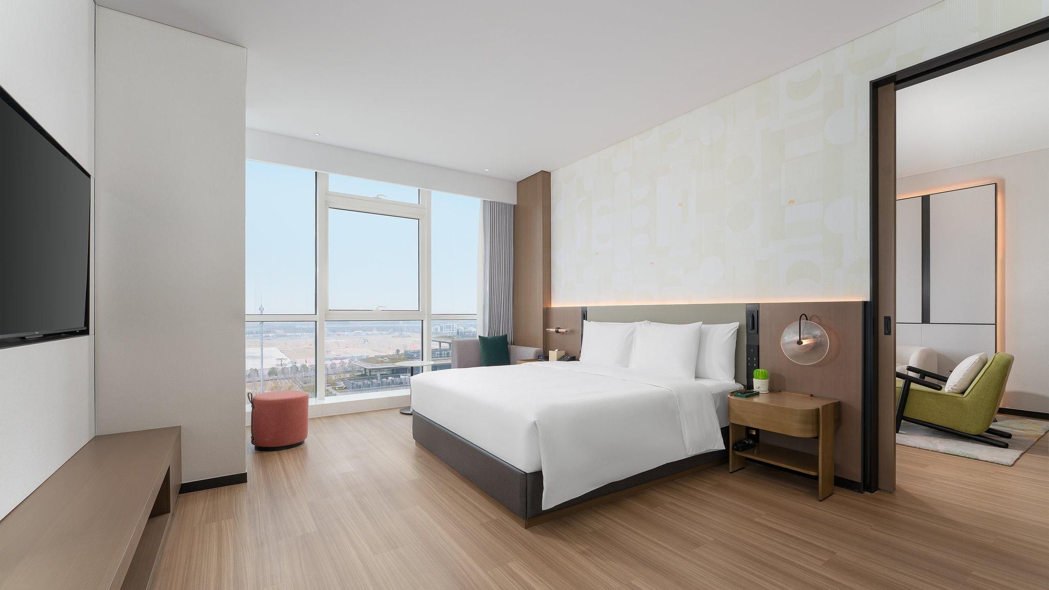 One Bedroom Suite Lake View