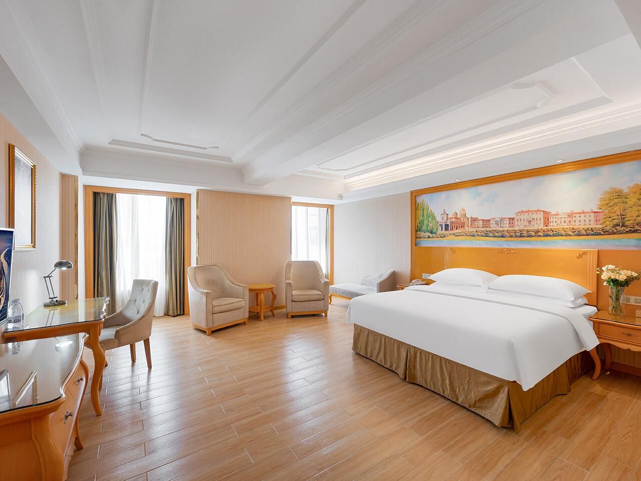 Business King Room