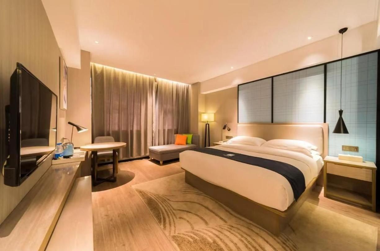 Deluxe Queen Room