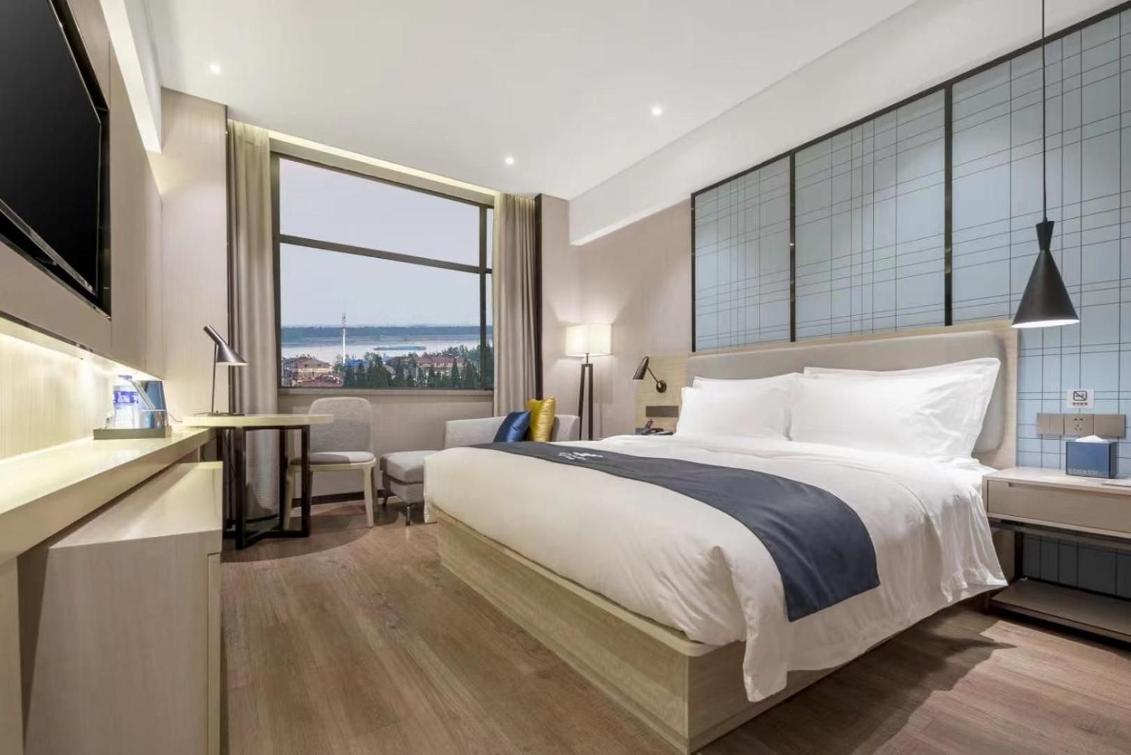 Deluxe Queen Room