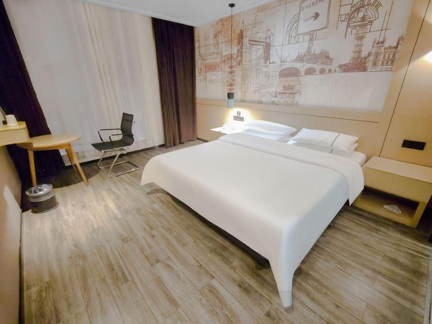 Business Queen Room