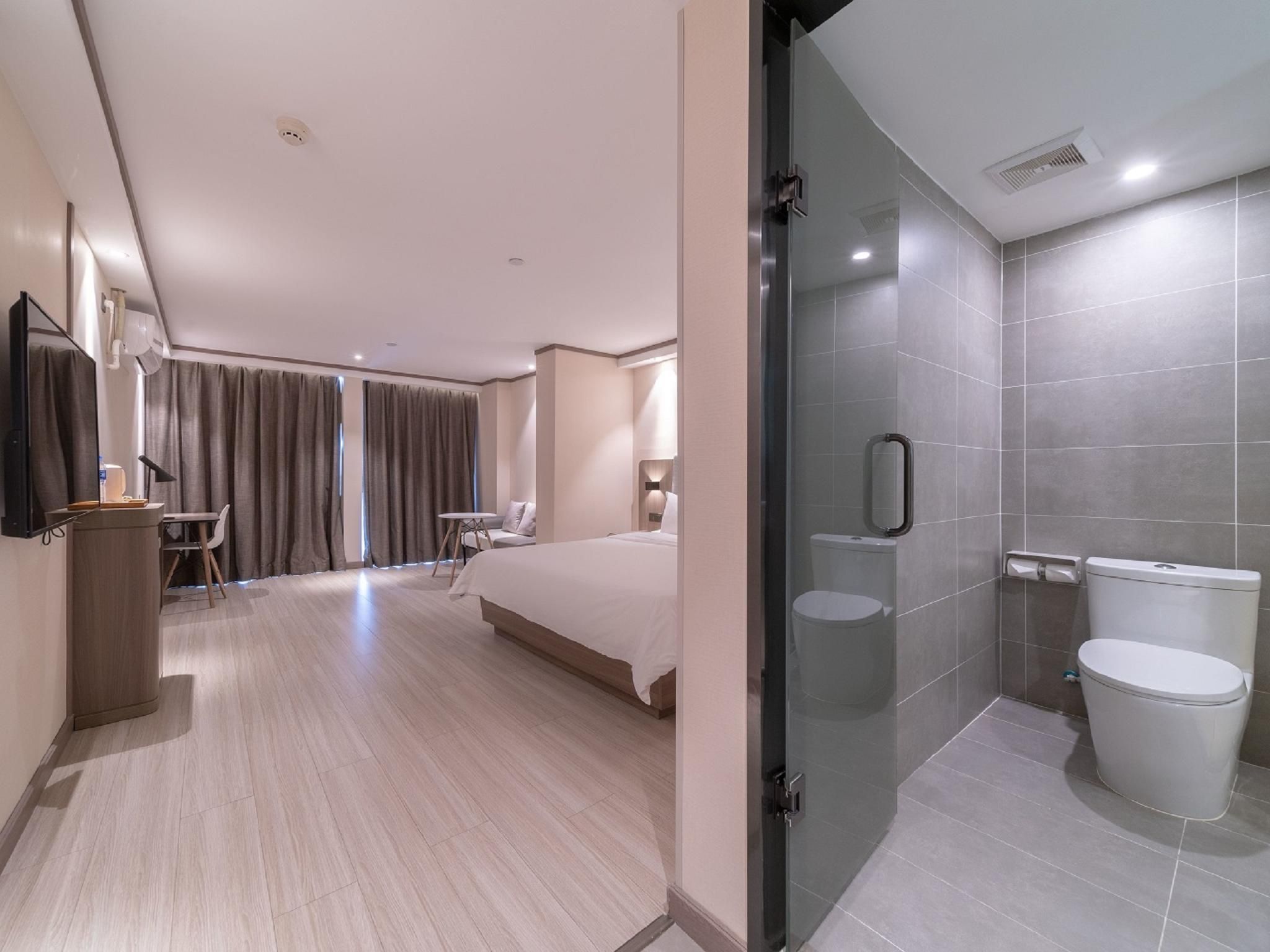Business Queen Bed Room
