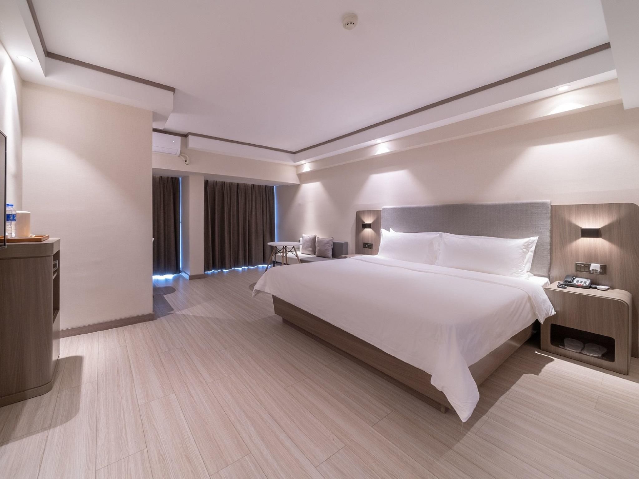 Business Queen Bed Room
