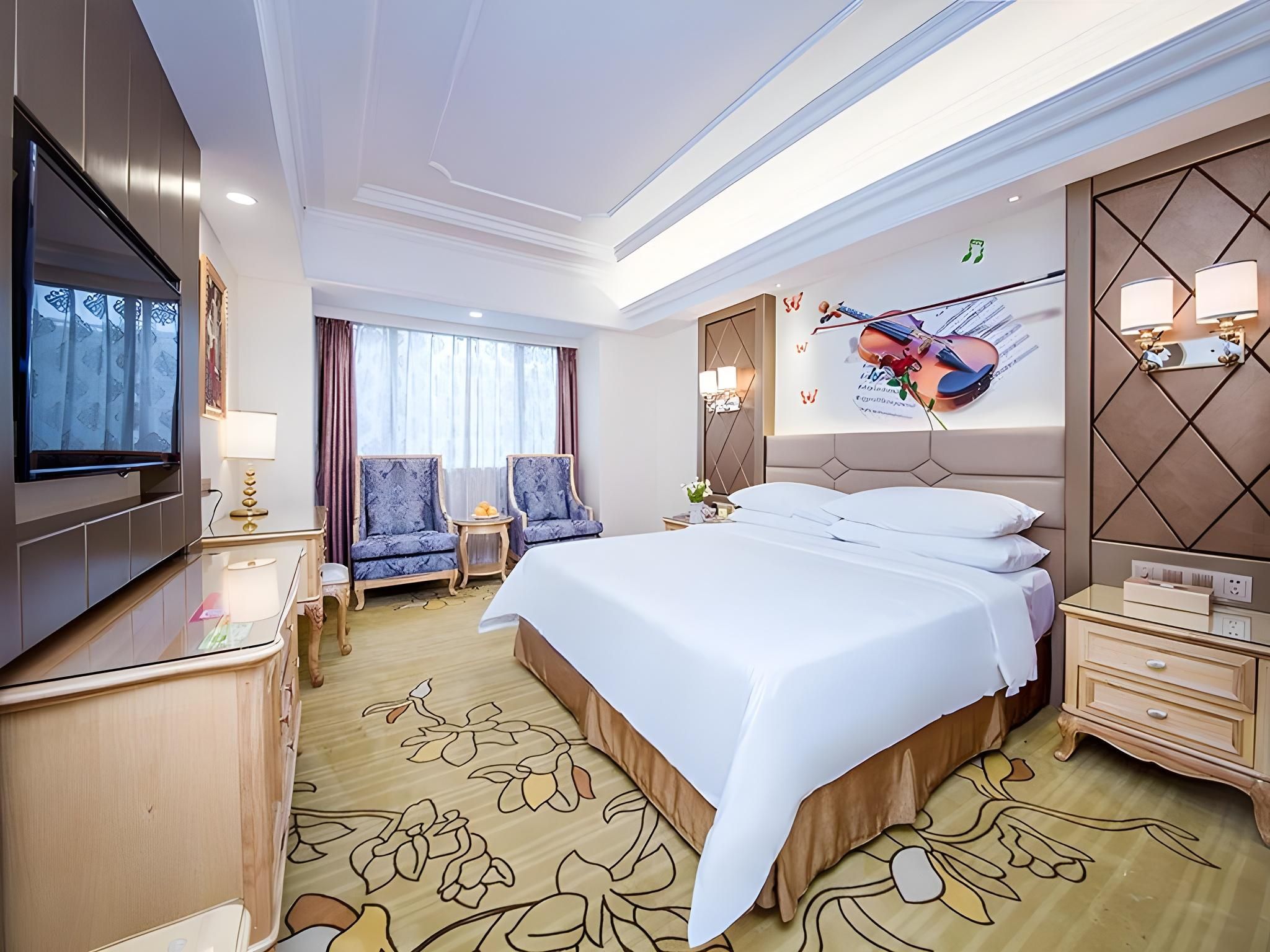 Business King Room