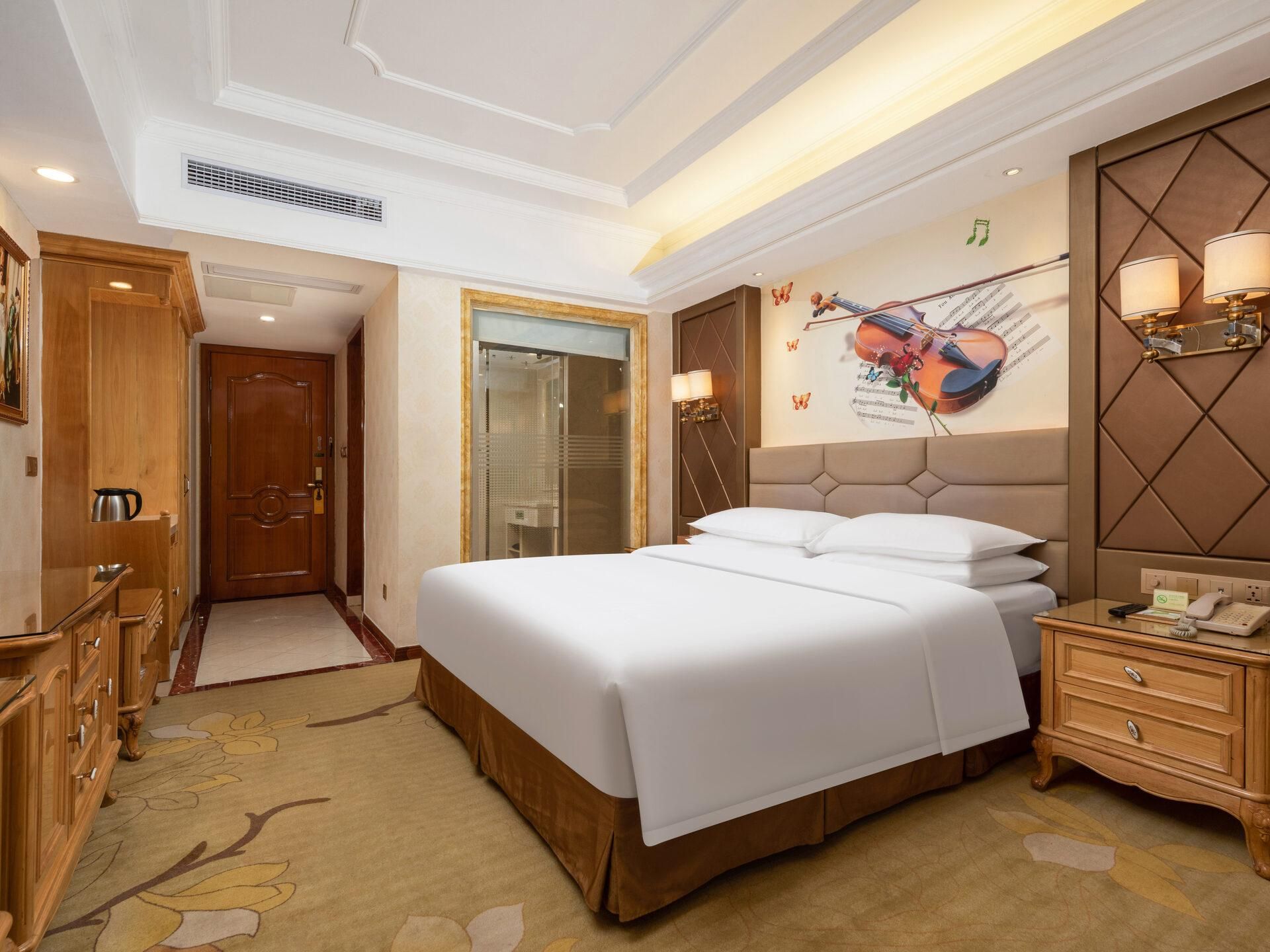 Deluxe Queen Room