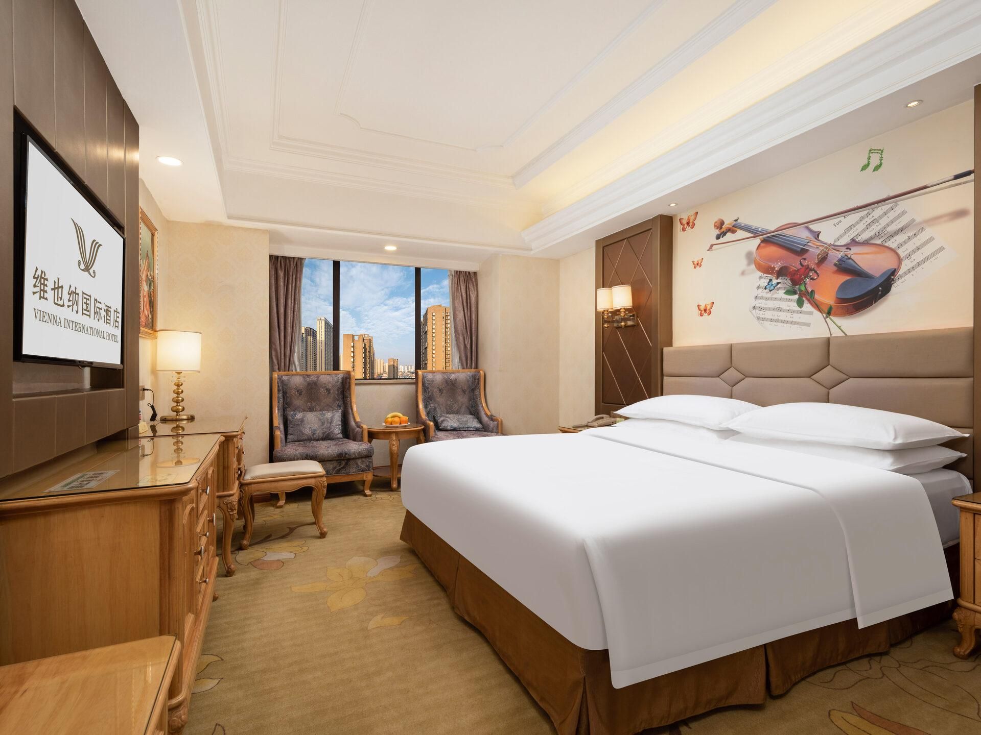 Business King Room