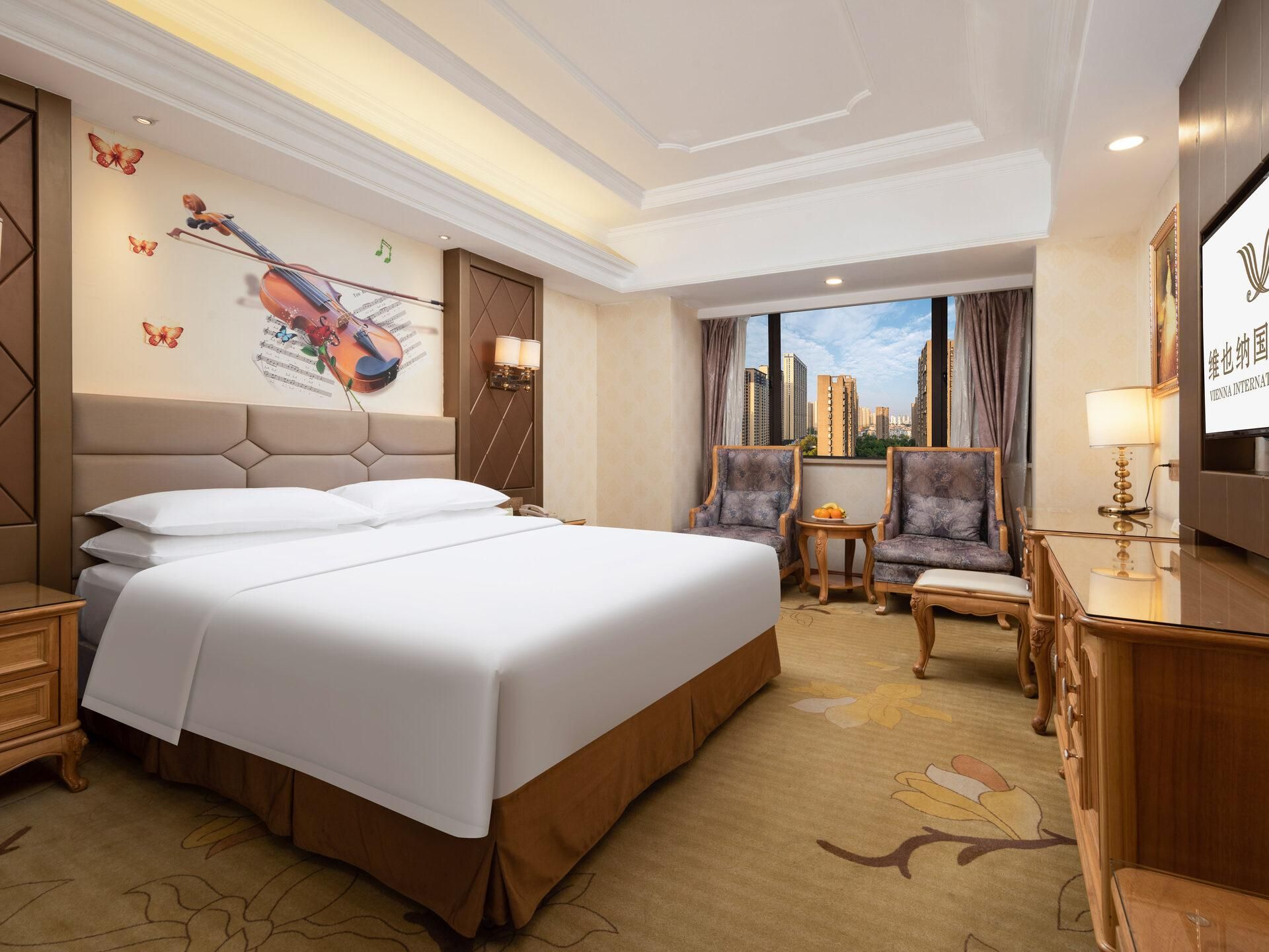 Deluxe Queen Room
