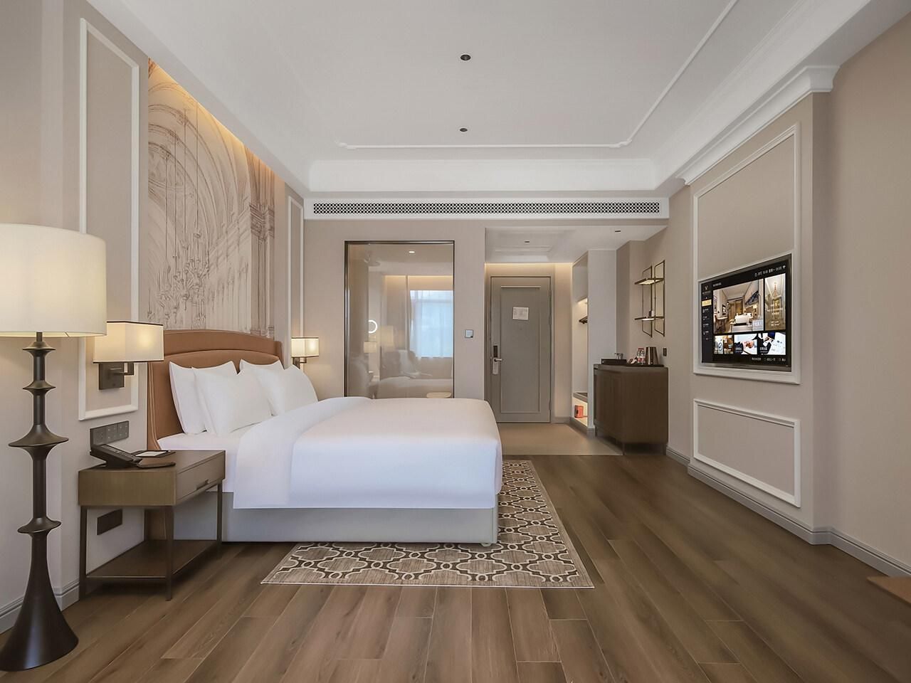 Deluxe Queen Room