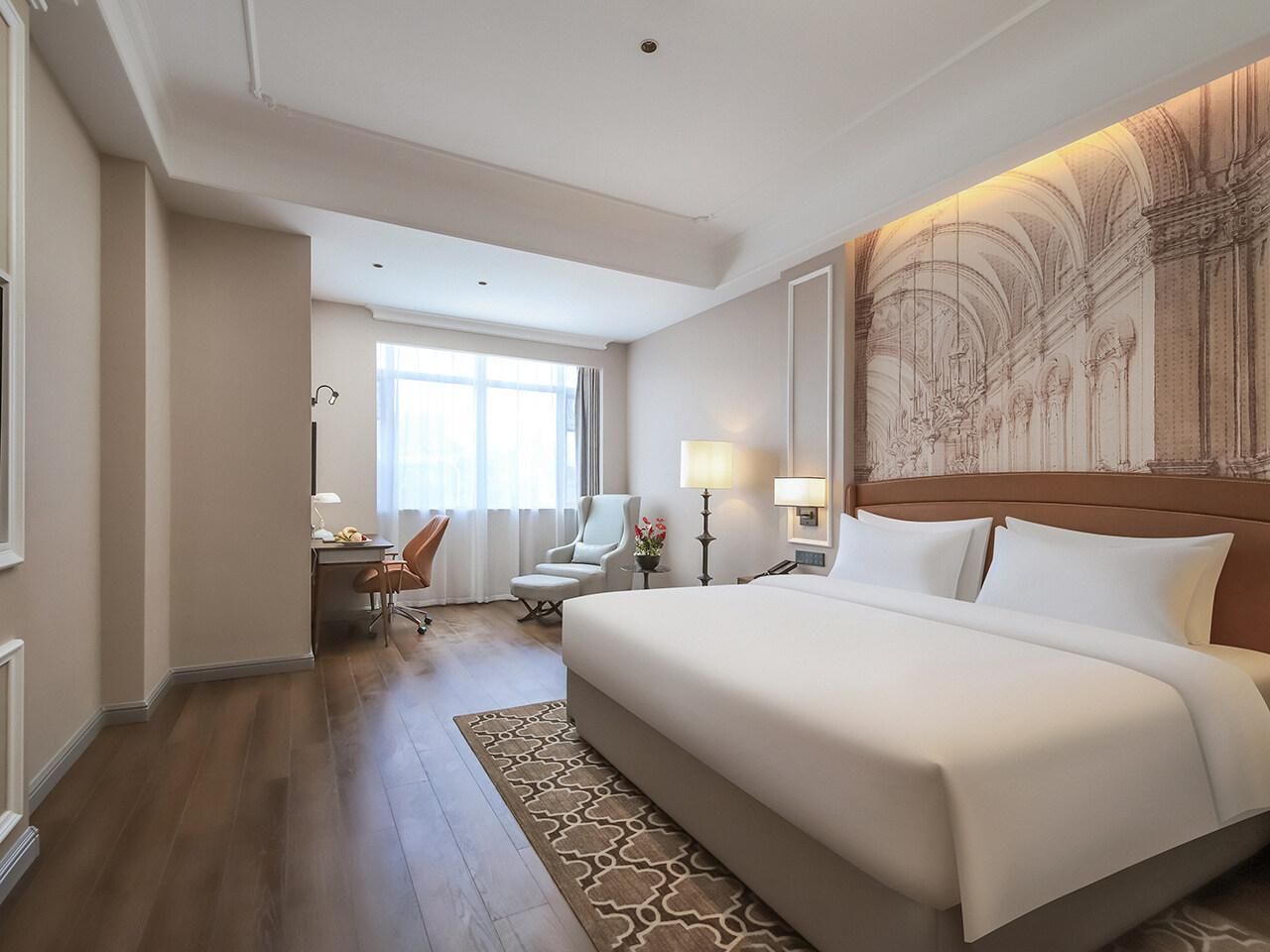 Deluxe Queen Room