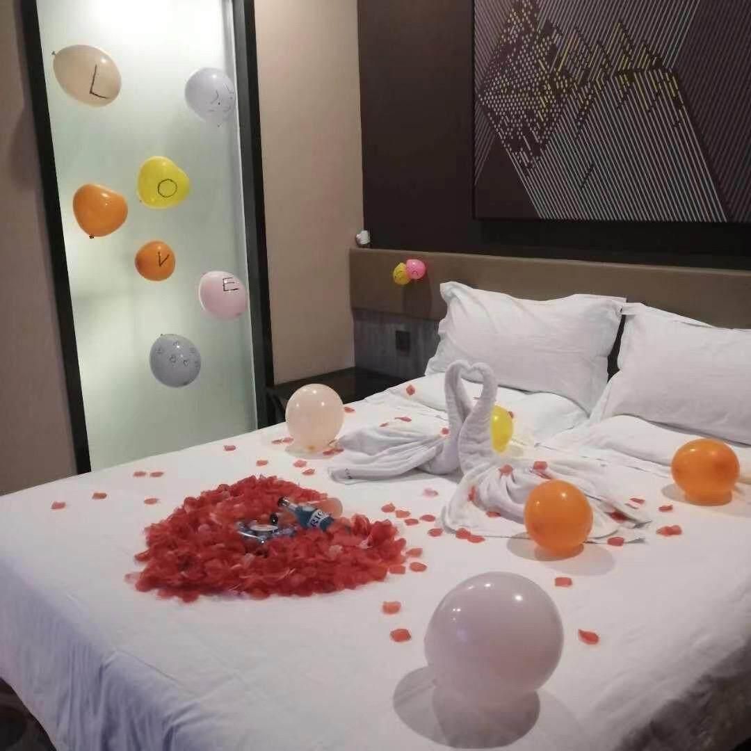 WH - Festival Theme Room