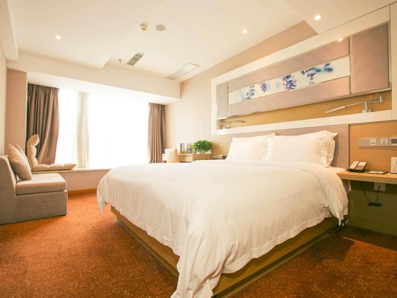 Deluxe Queen Room