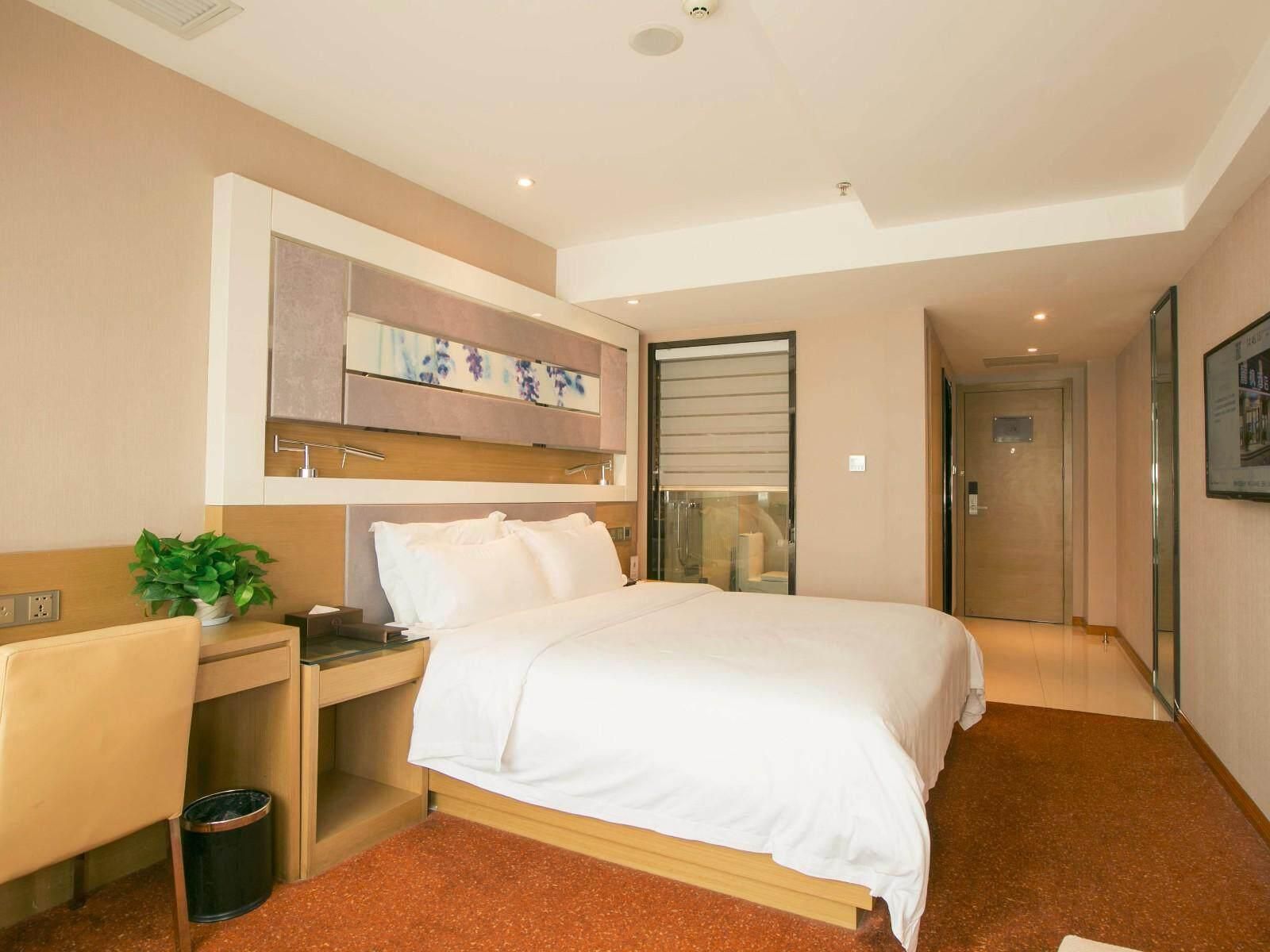 Deluxe Queen Room