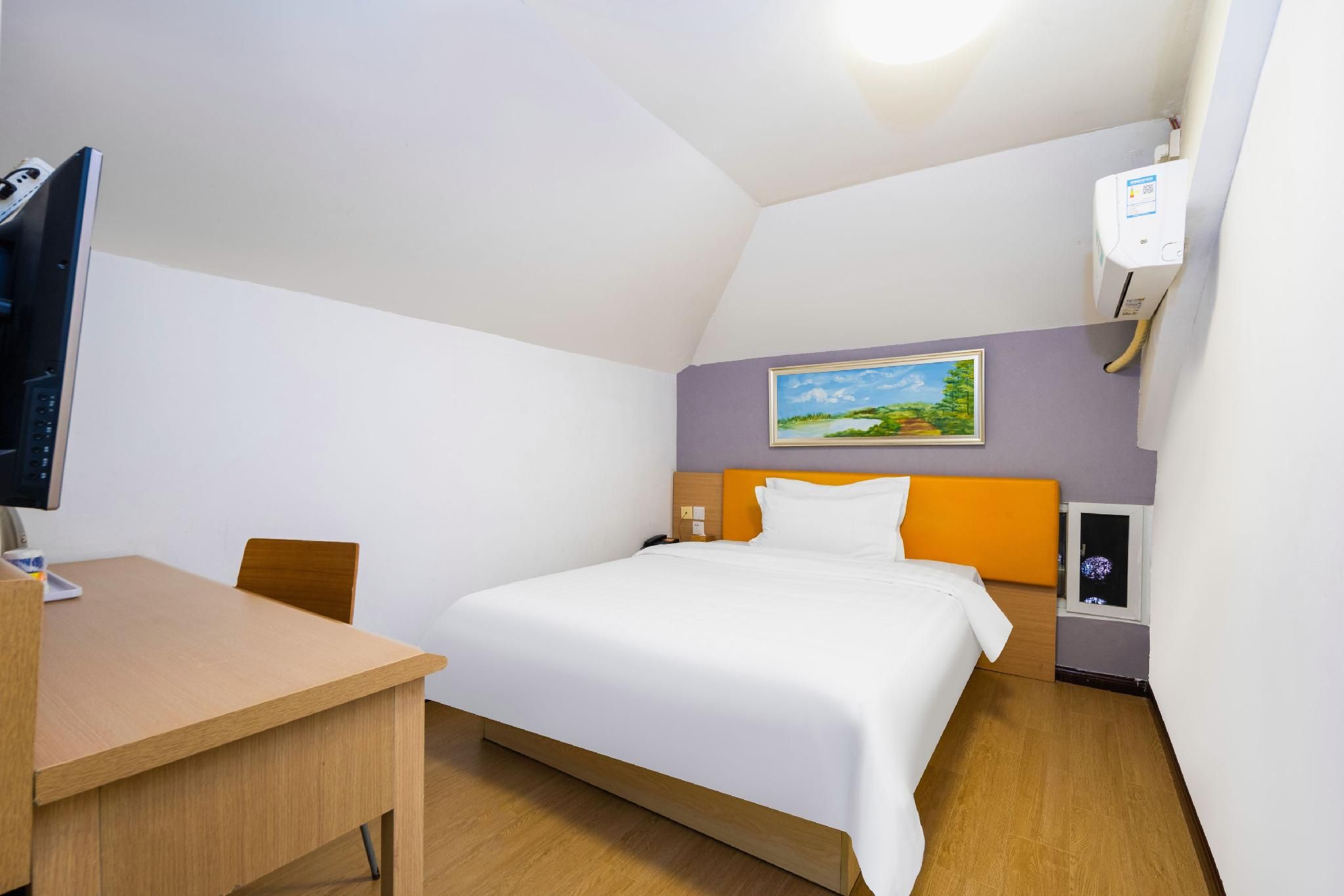 Economy Room