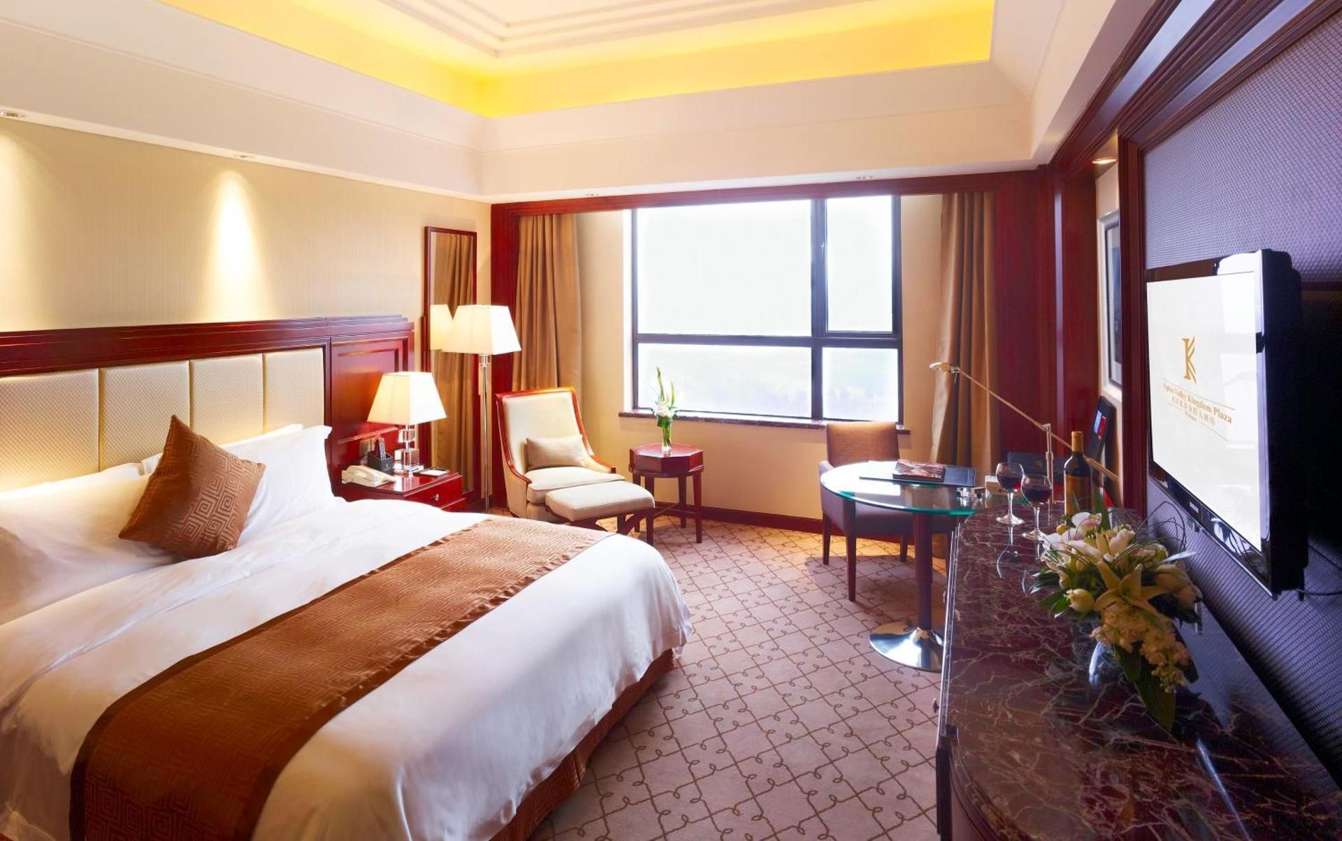 Deluxe King Bed