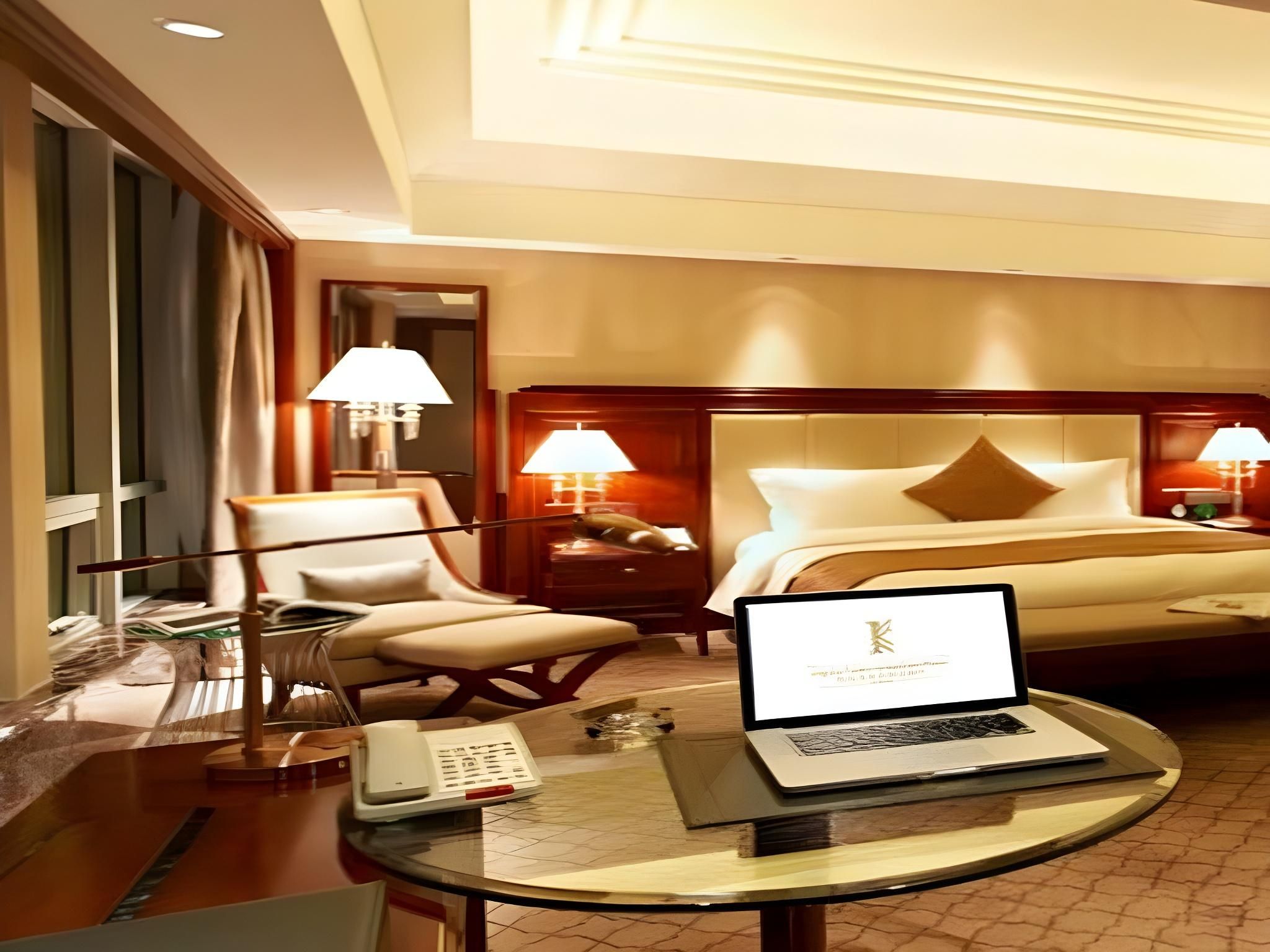 Deluxe King Bed