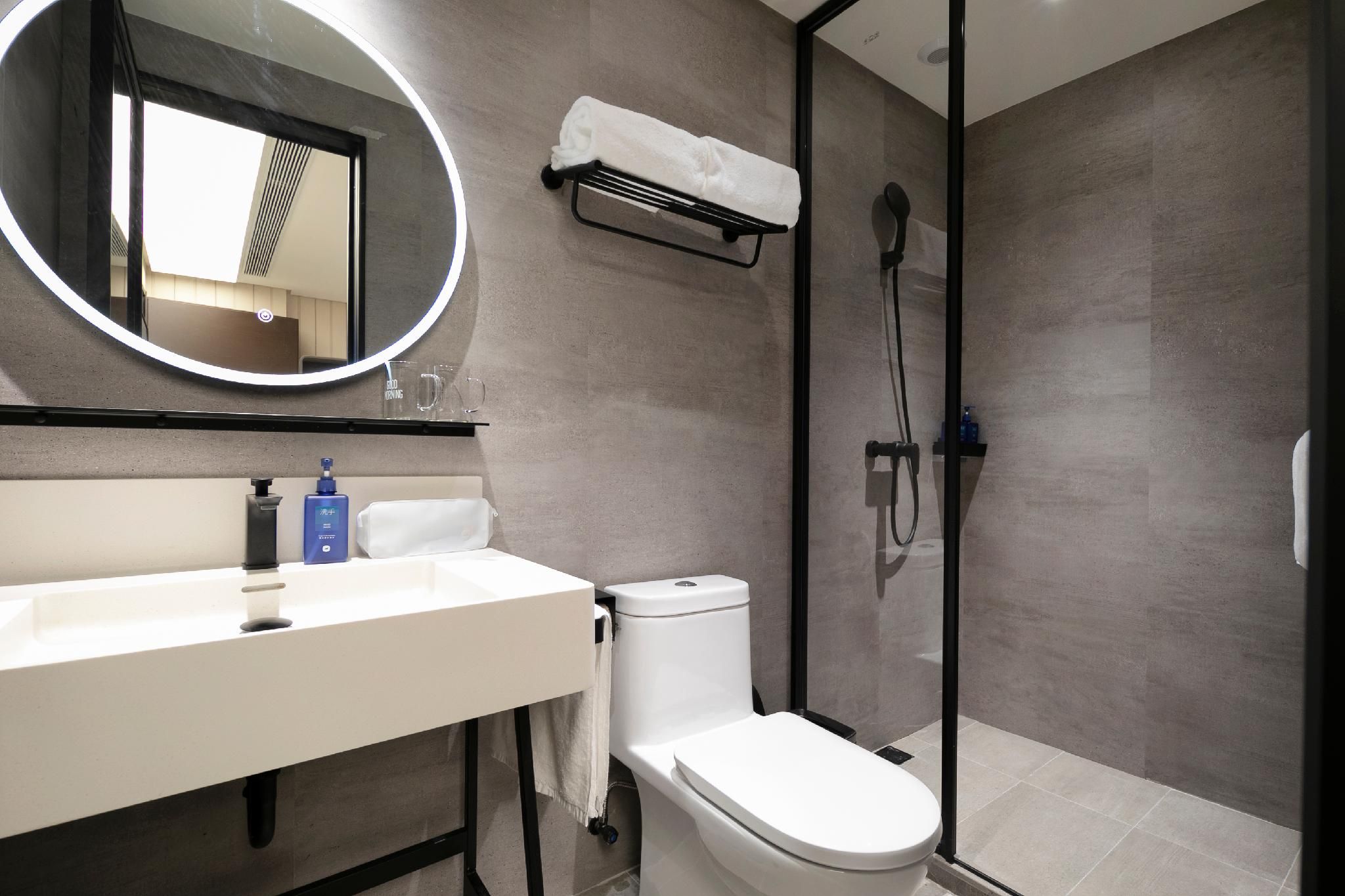 Queen Superior Room
