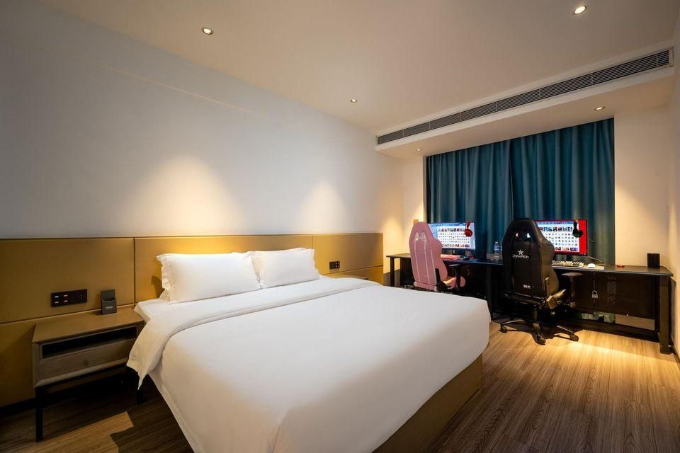 GTI - 1 Bed Guest Room, Electronic Sports