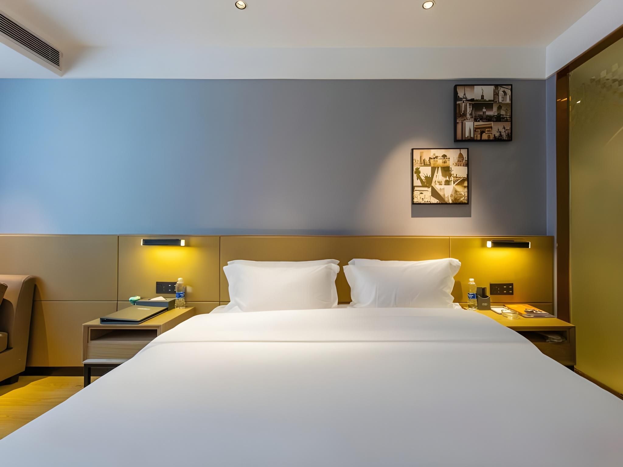 Queen Deluxe Room